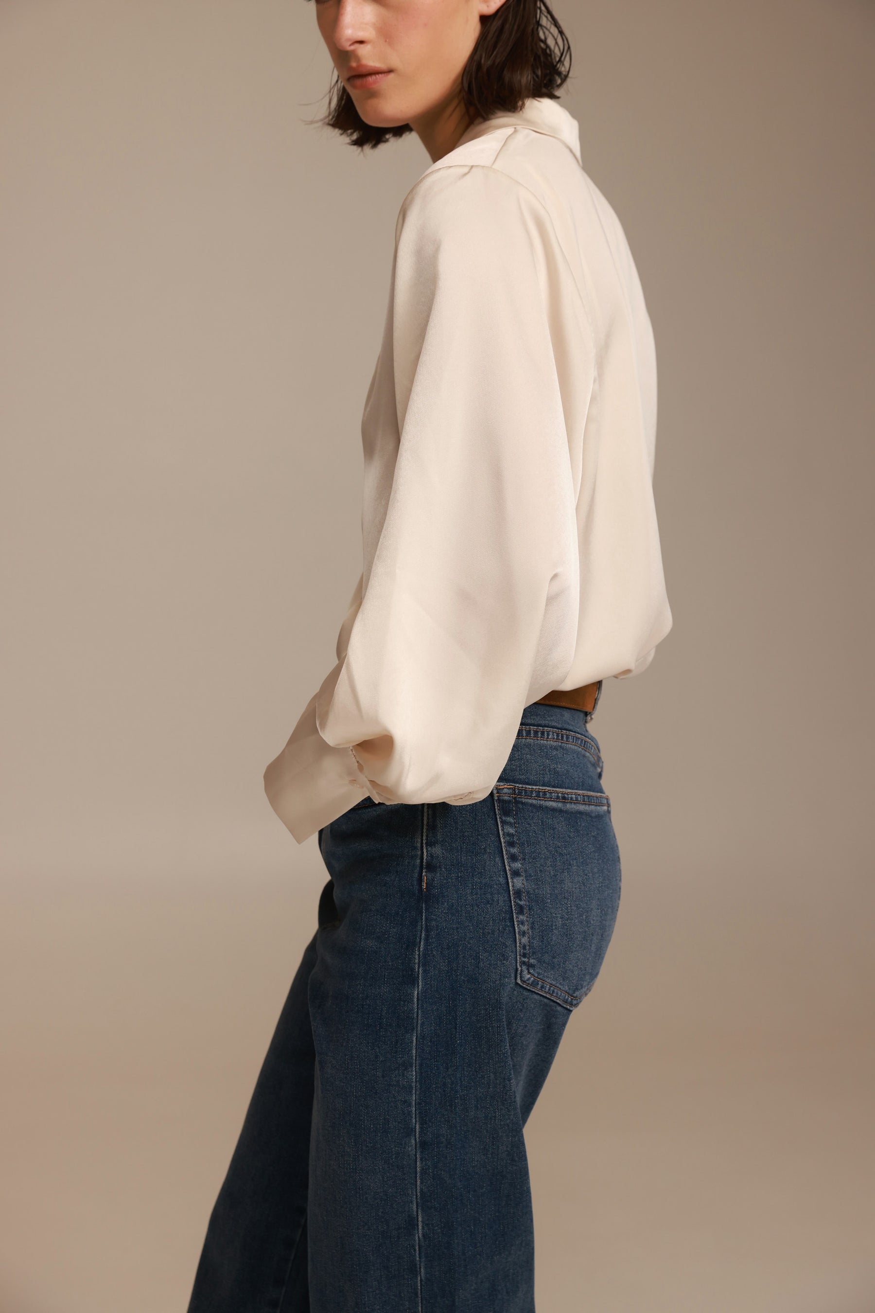 חולצת ויאנה מכופתרת שמנת