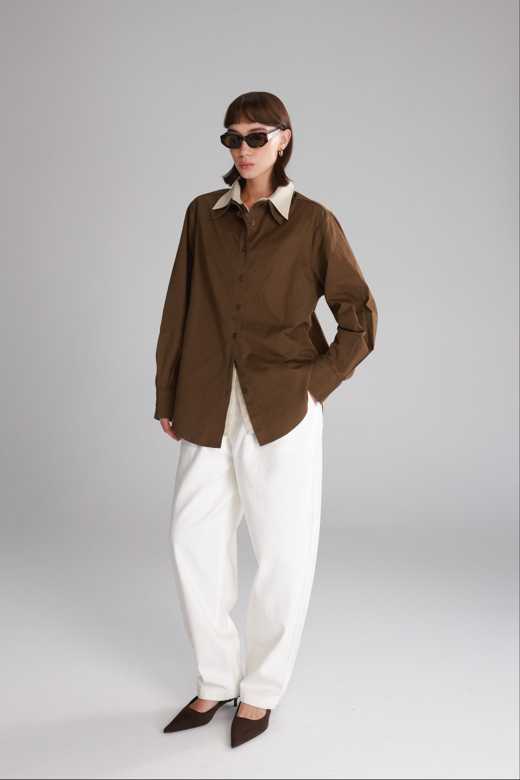 חולצת הנרי מכופתרת חומה