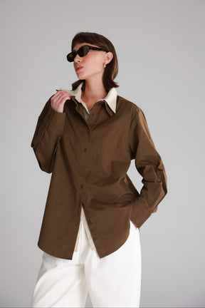 חולצת הנרי מכופתרת חומה