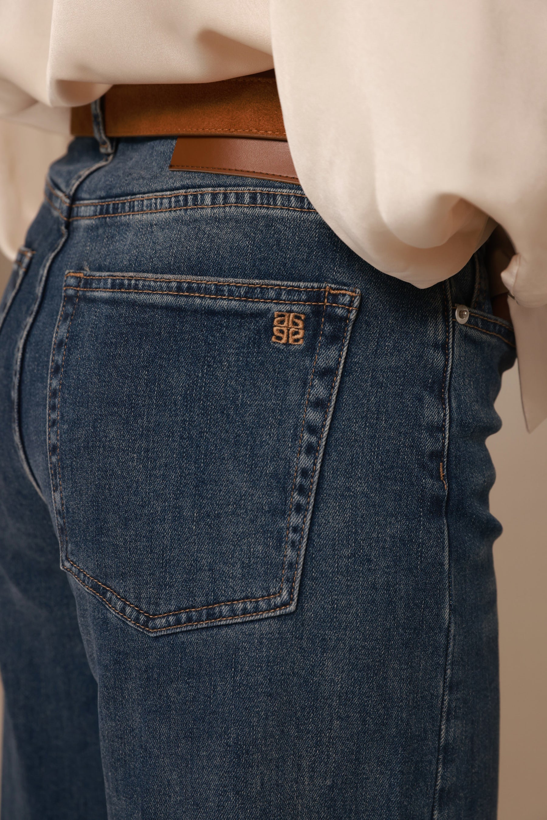 ג'ינס נויה כחול