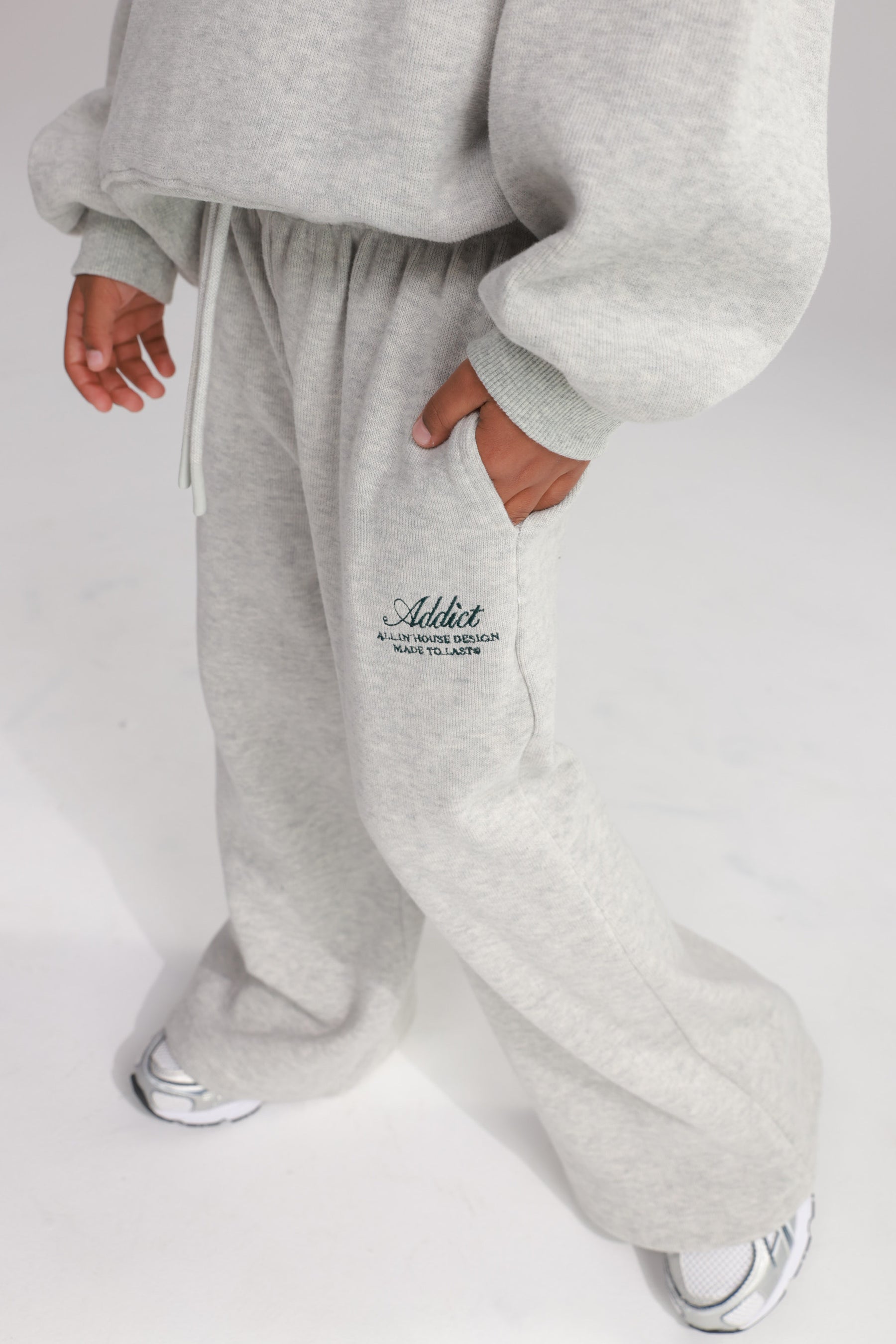 חליפת סופי אפורה