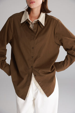 חולצת הנרי מכופתרת חומה