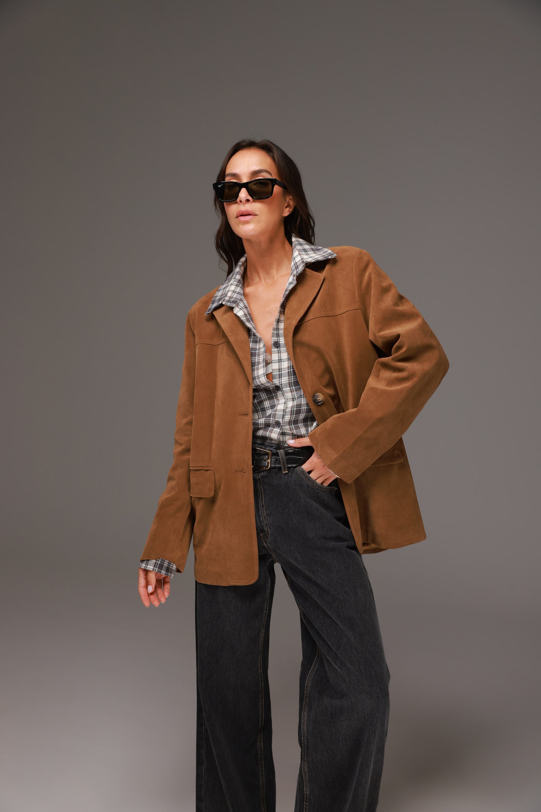 חולצת אביגיל מכופתרת אפורה