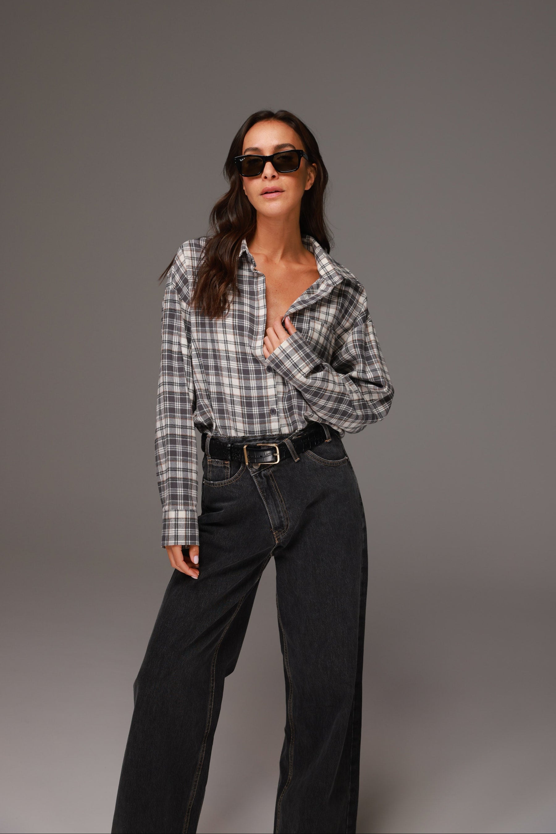 חולצת אביגיל מכופתרת אפורה