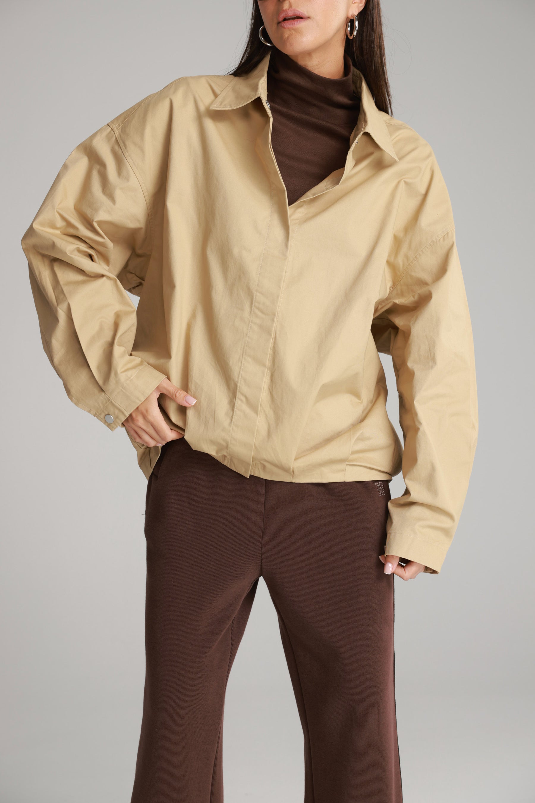 חולצת ארי מכופתרת חאקי