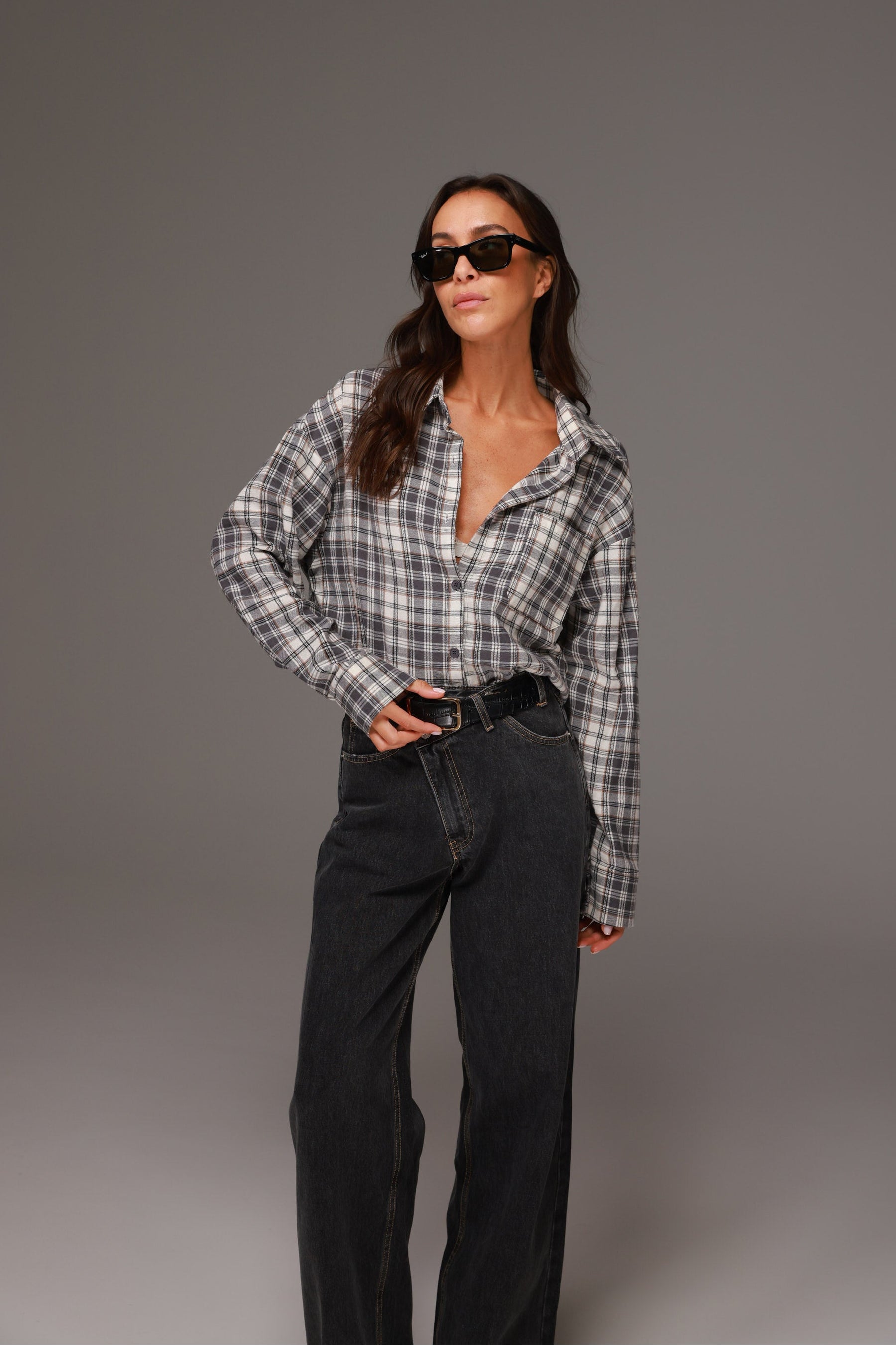 חולצת אביגיל מכופתרת אפורה