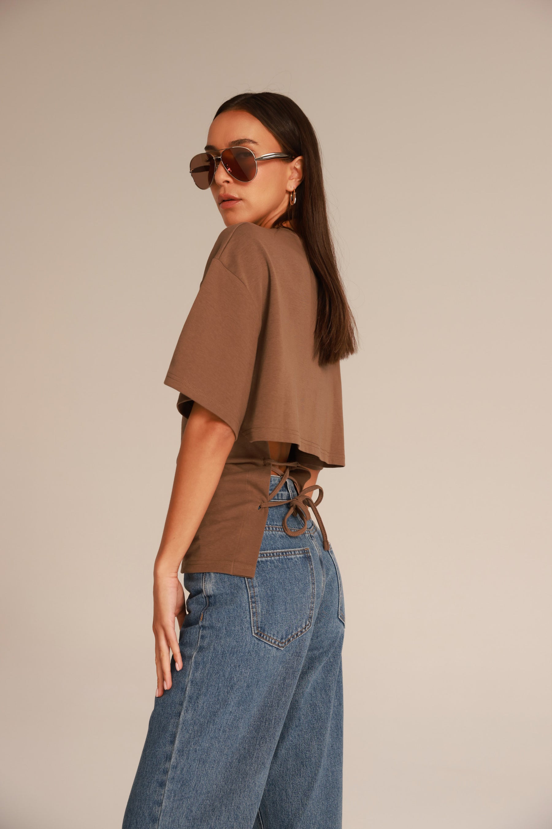 חולצת נרקיס חומה