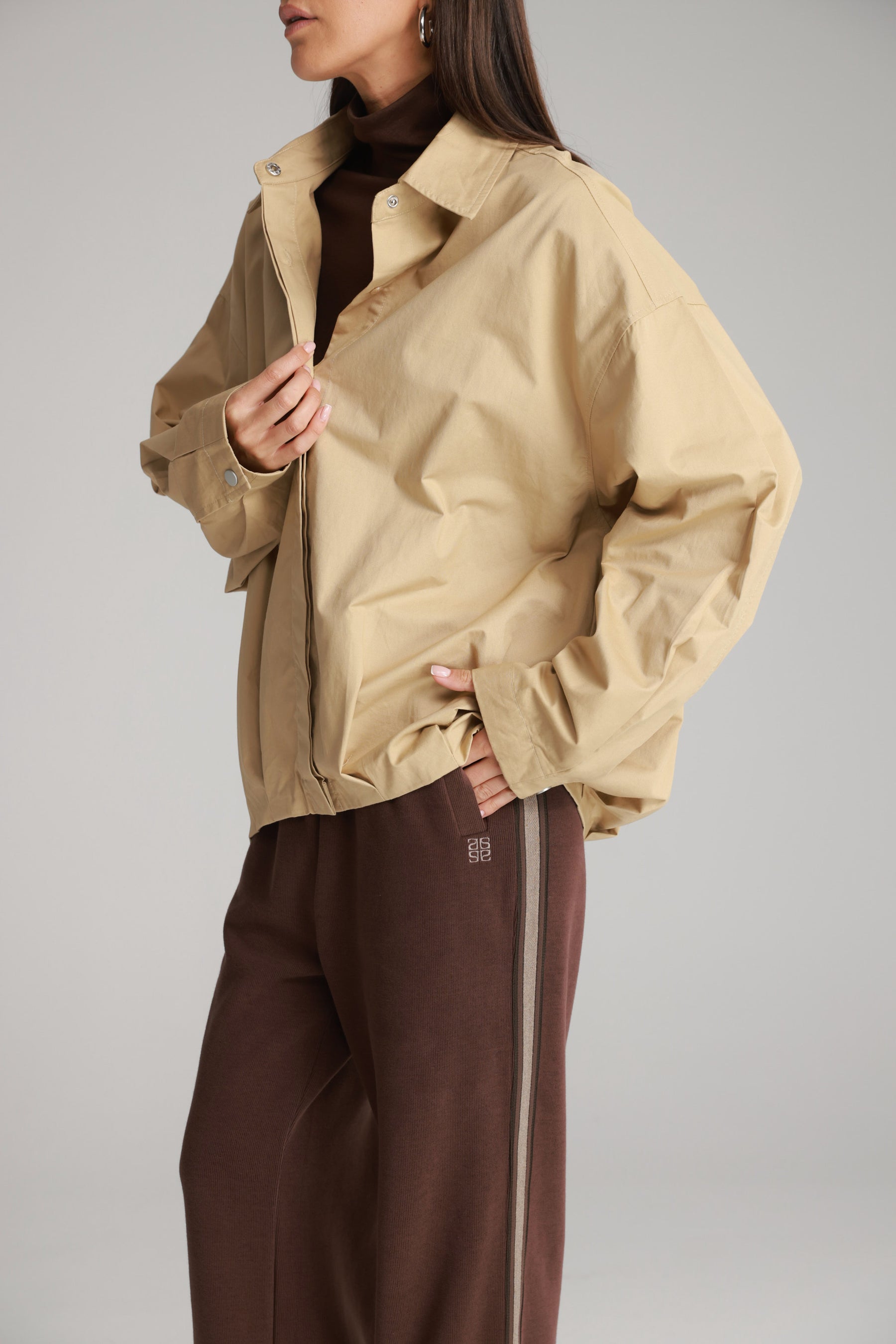 חולצת ארי מכופתרת חאקי