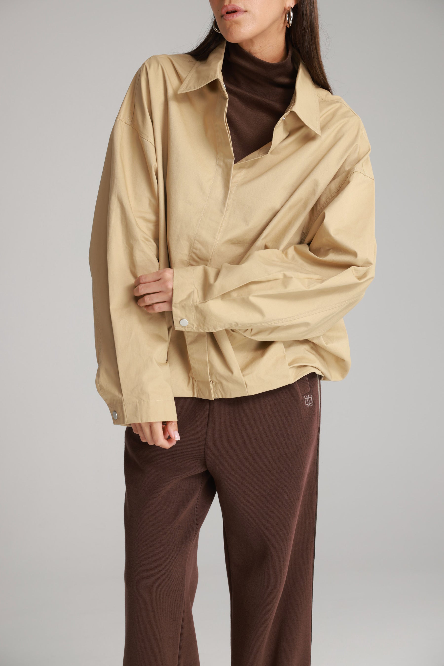 חולצת ארי מכופתרת חאקי