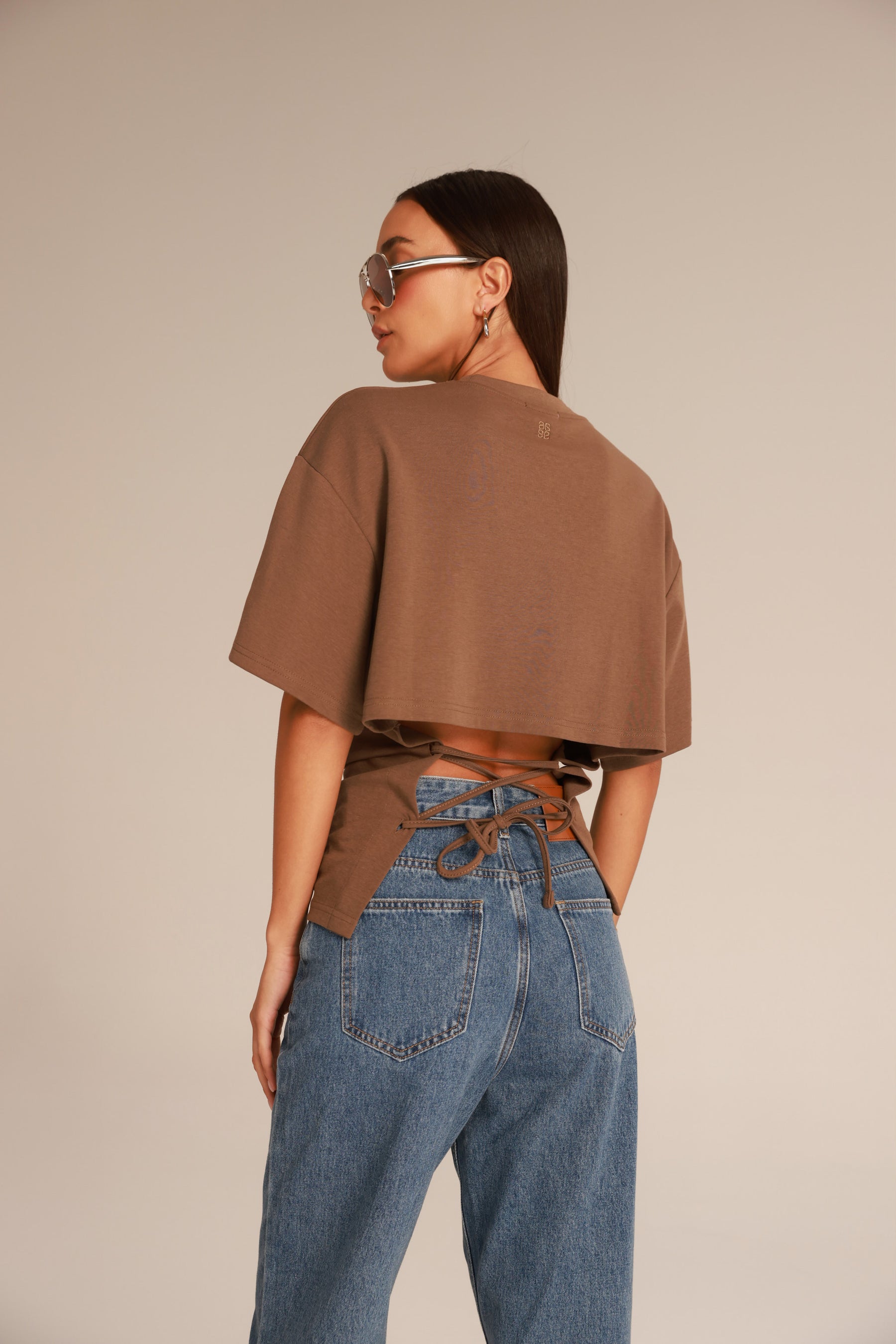 חולצת נרקיס חומה