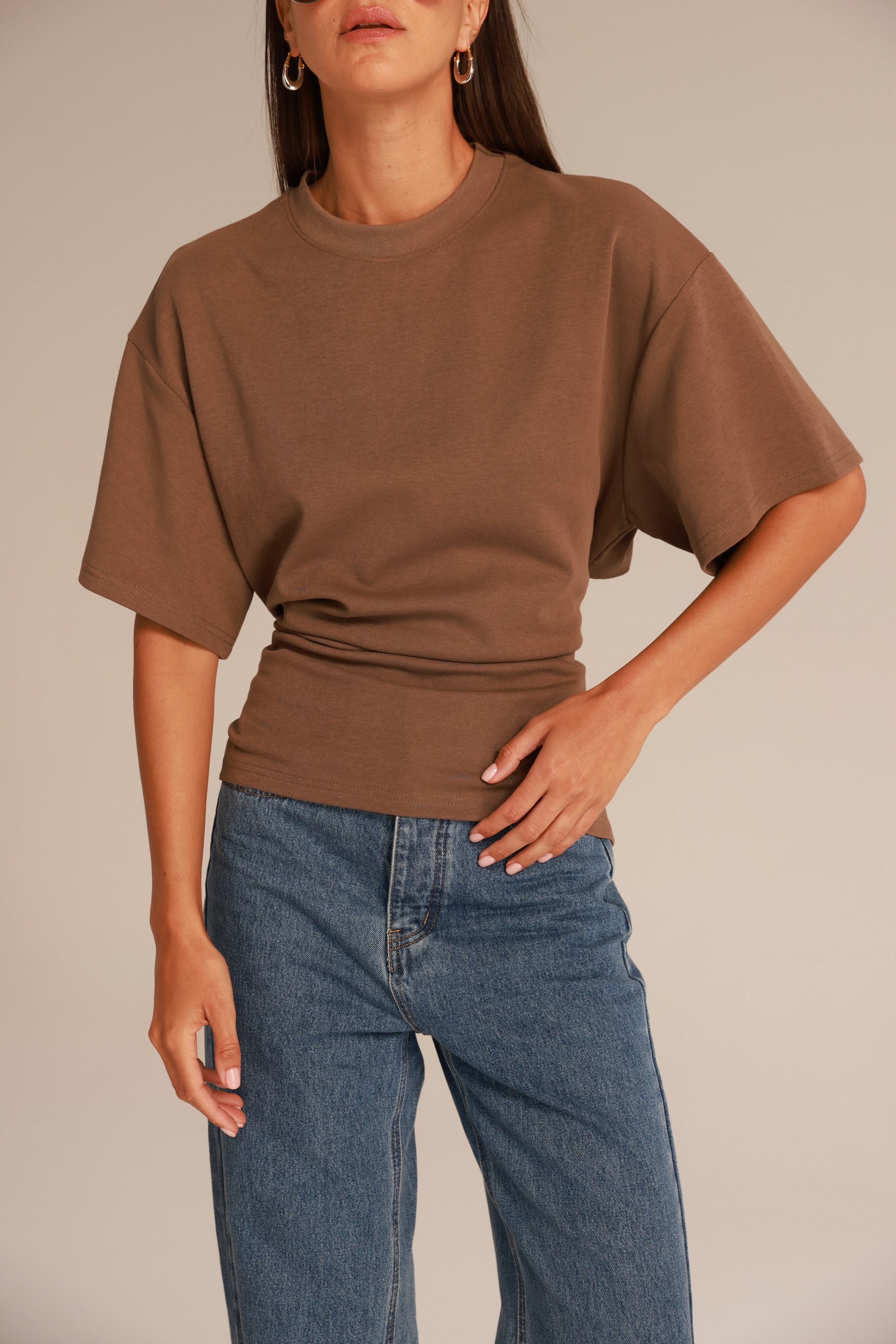 חולצת נרקיס חומה