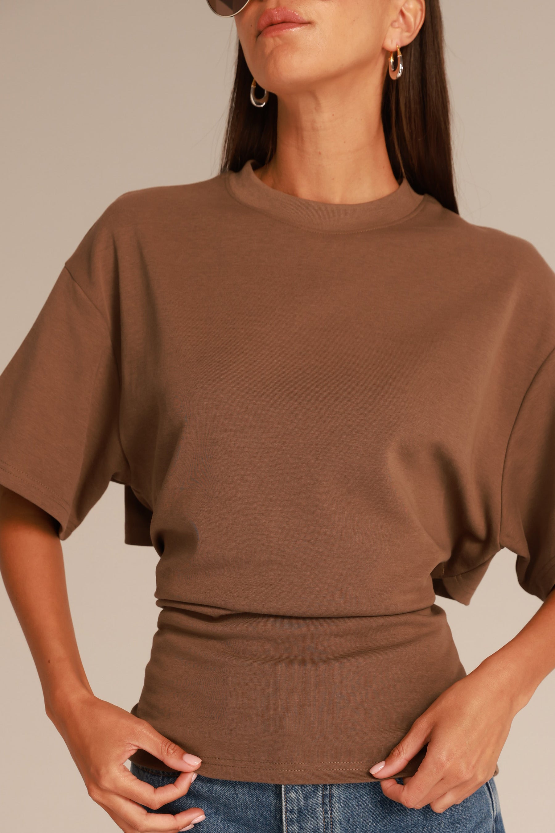 חולצת נרקיס חומה