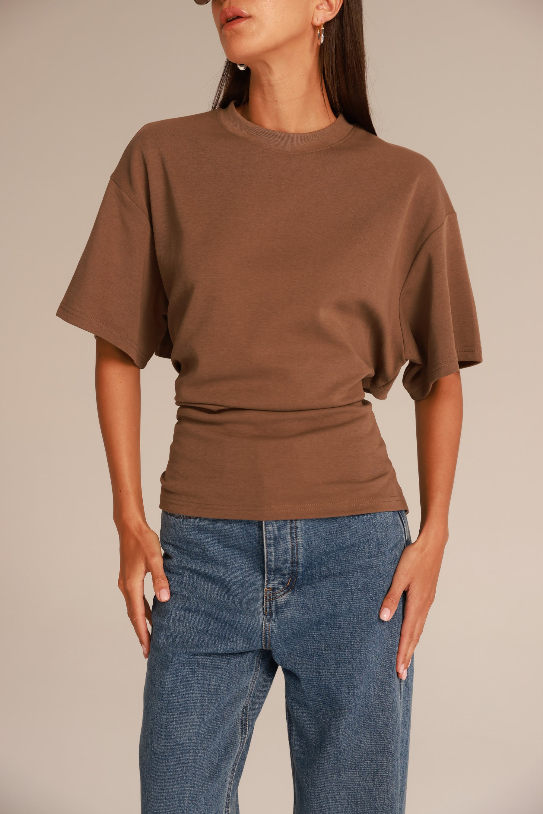 חולצת נרקיס חומה