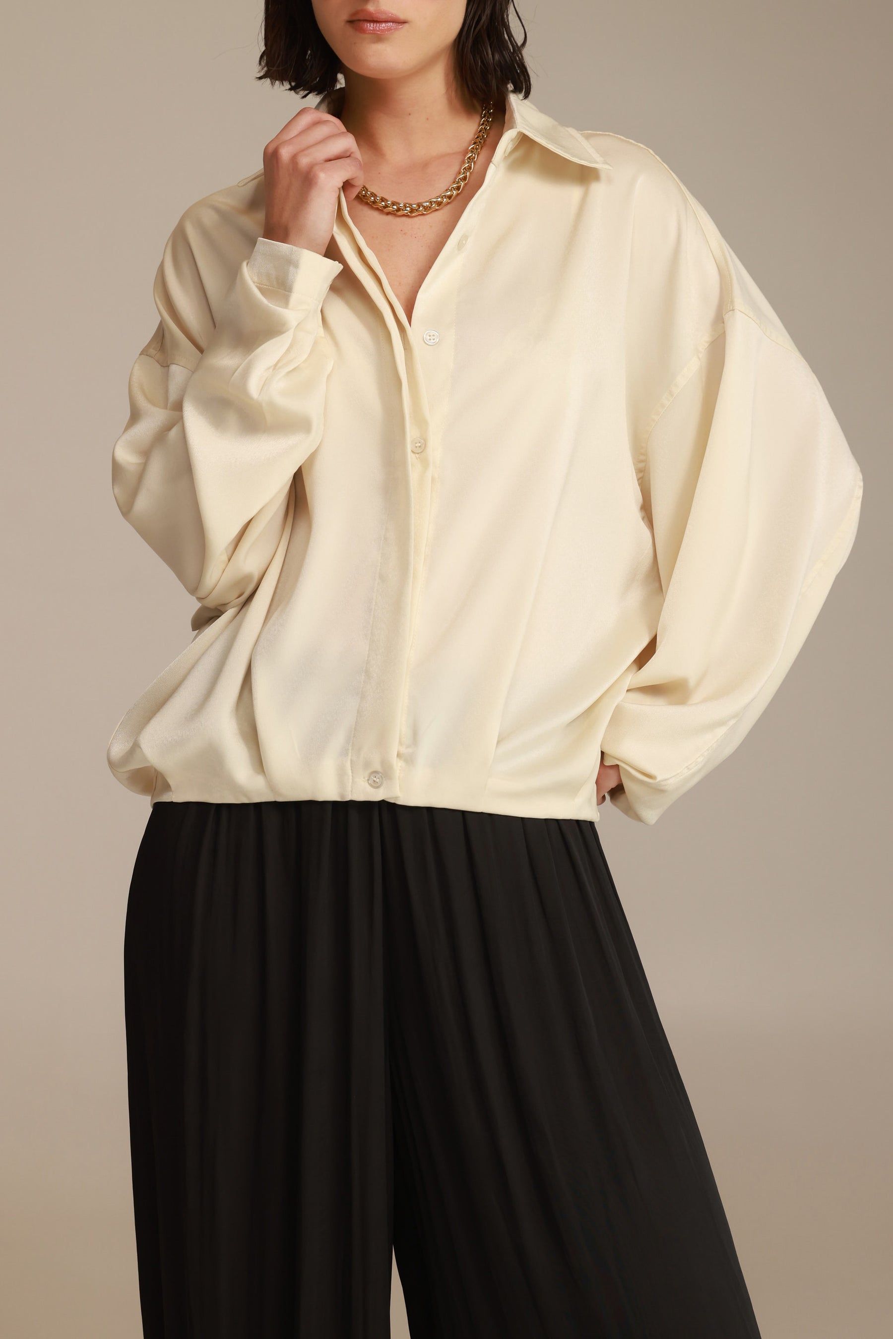 חולצת פיה מכופתרת שמנת