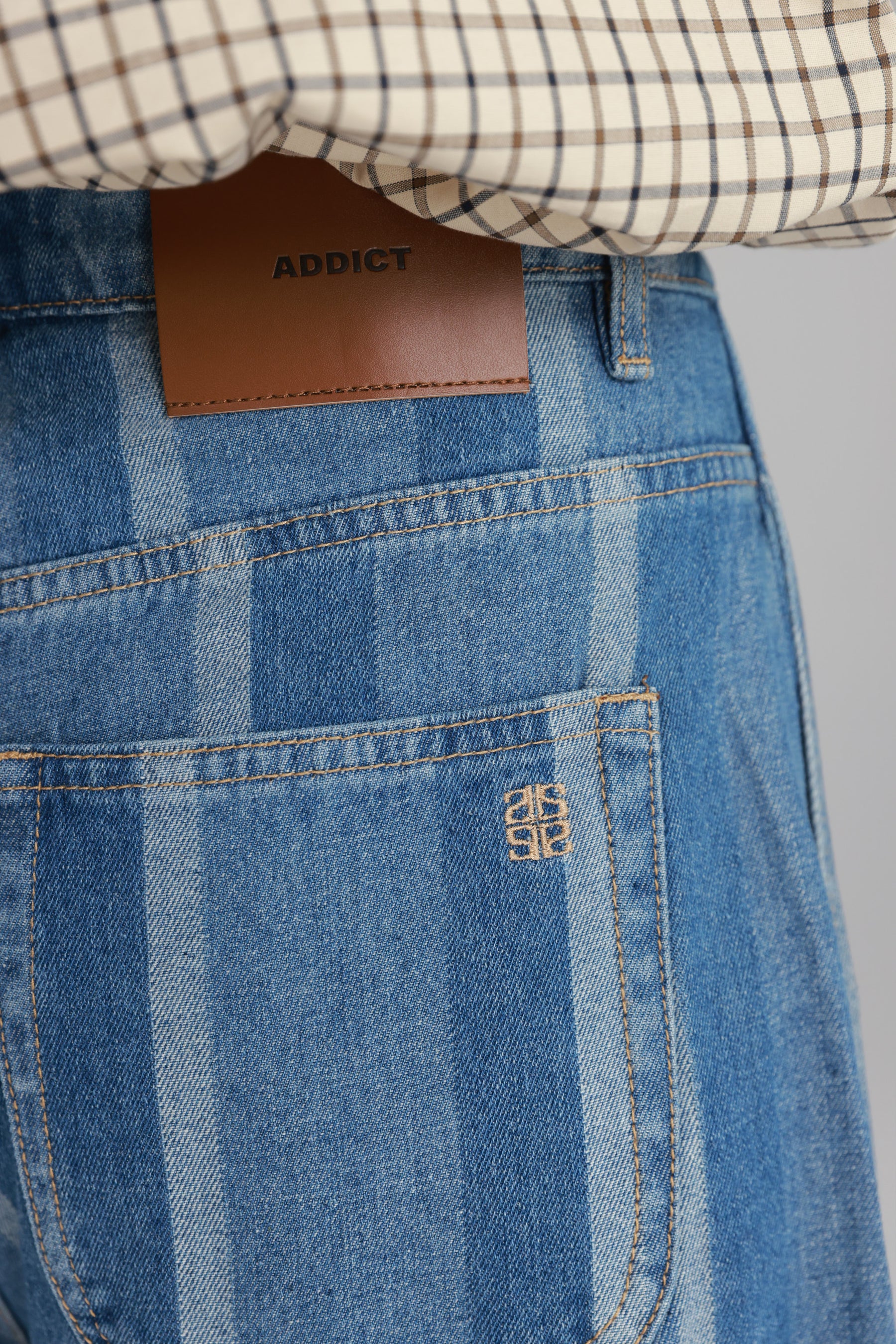 ג'ינס ג'קסון פסים