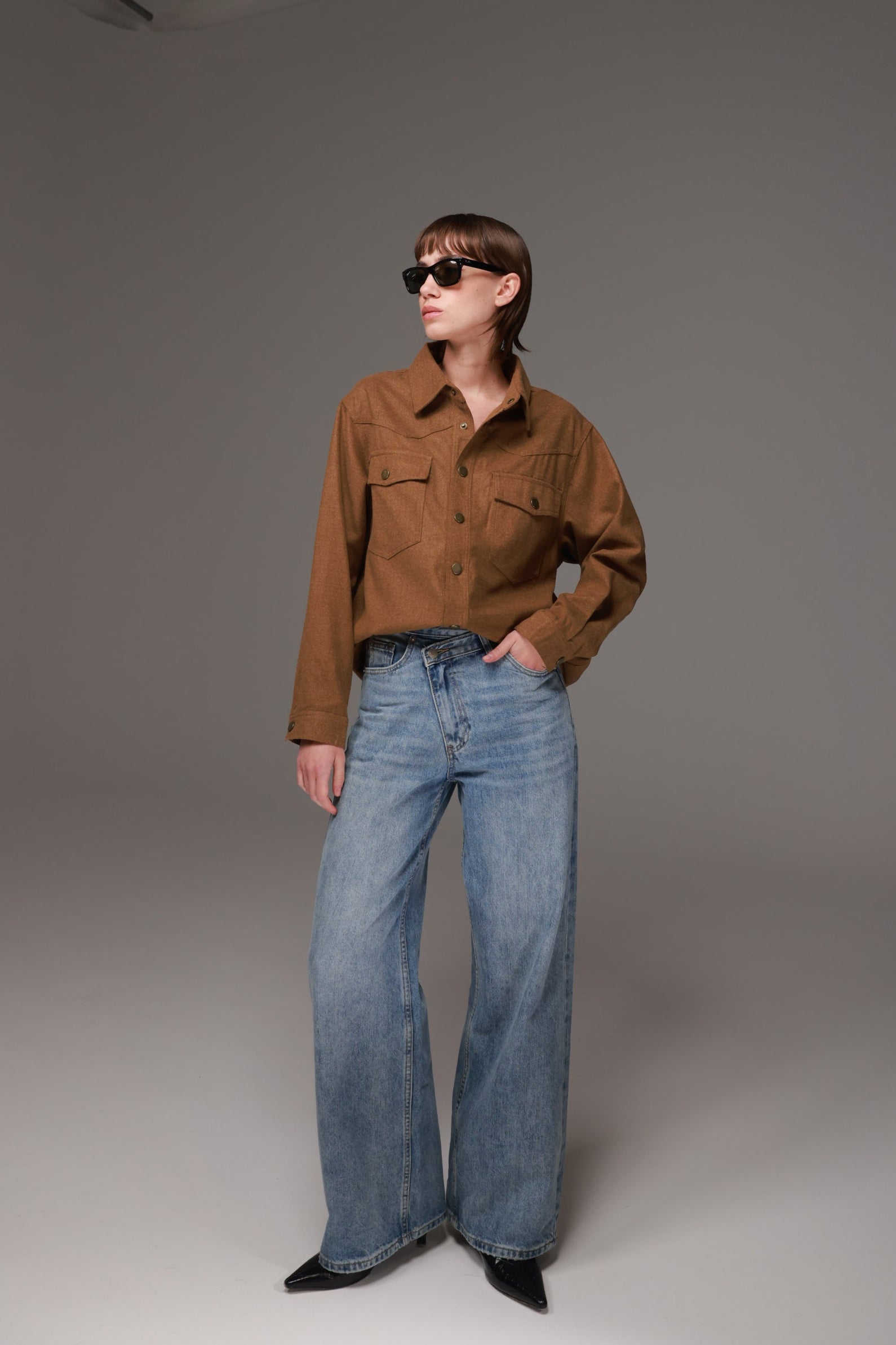 חולצת שיינה מכופתרת חומה