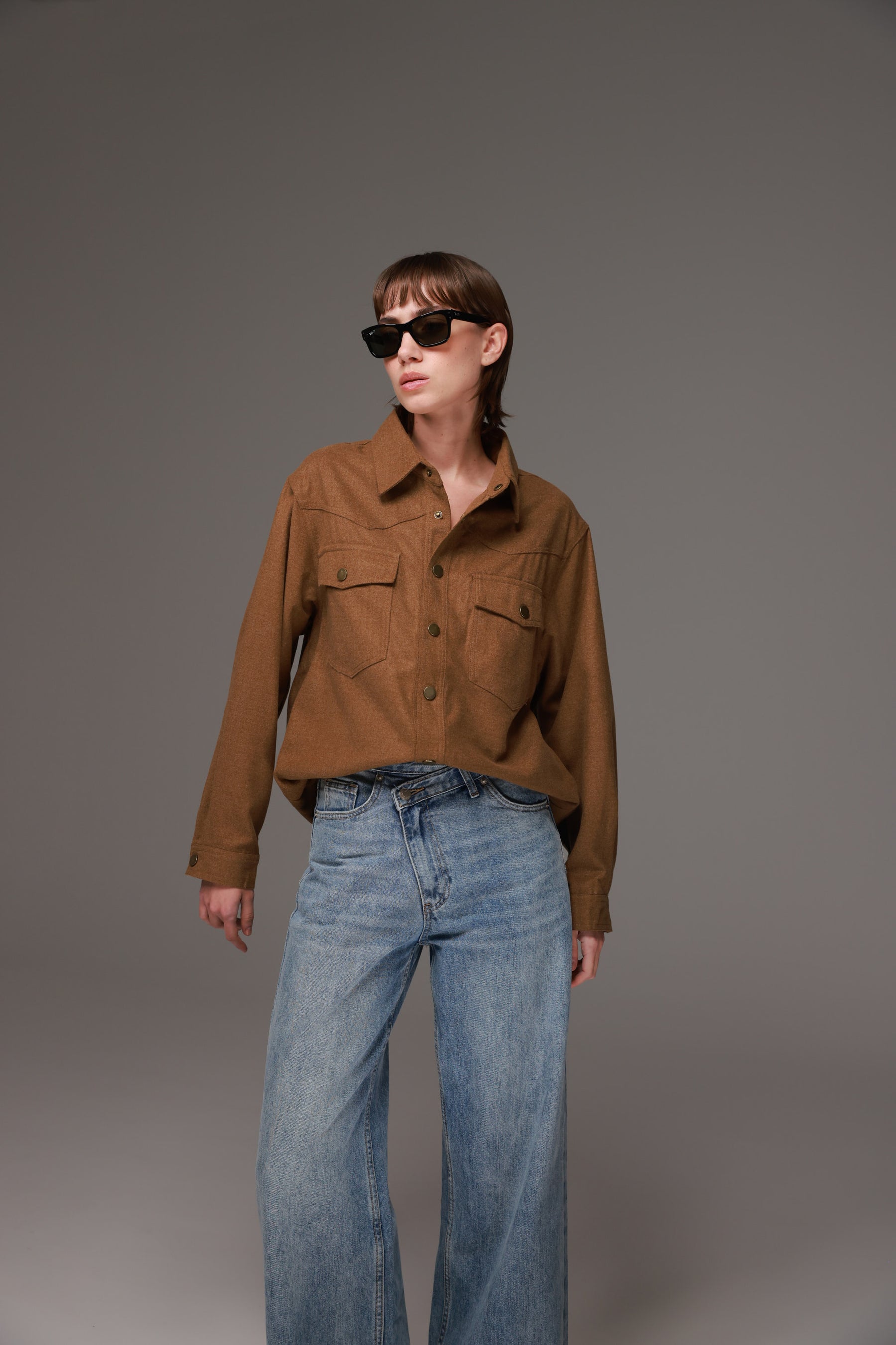 חולצת שיינה מכופתרת חומה