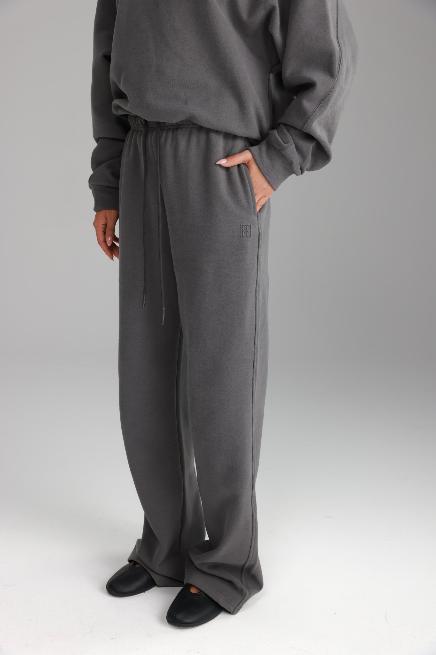 חליפת אדיסון אפור כהה