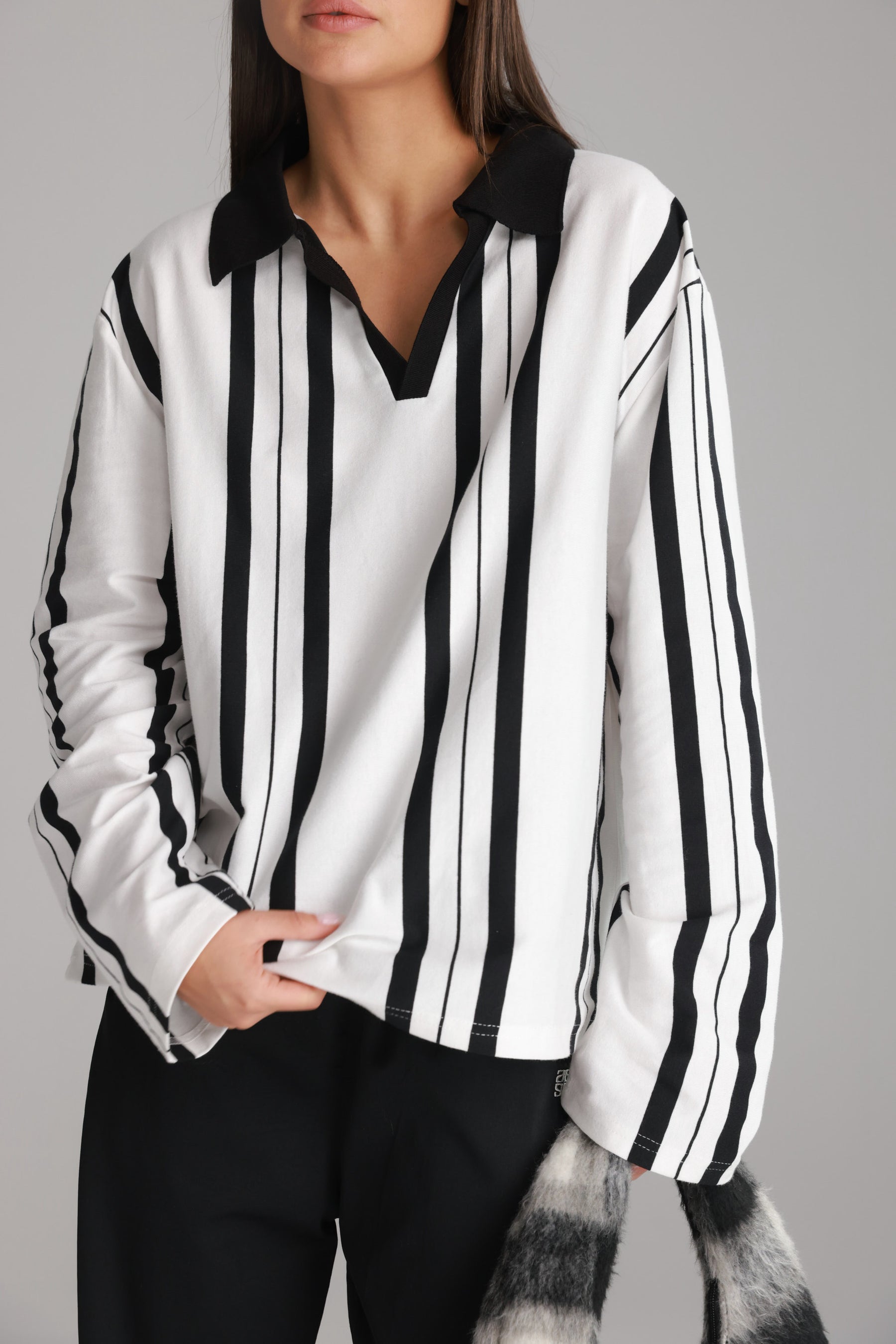 חולצת לינה פסים לבן/שחור