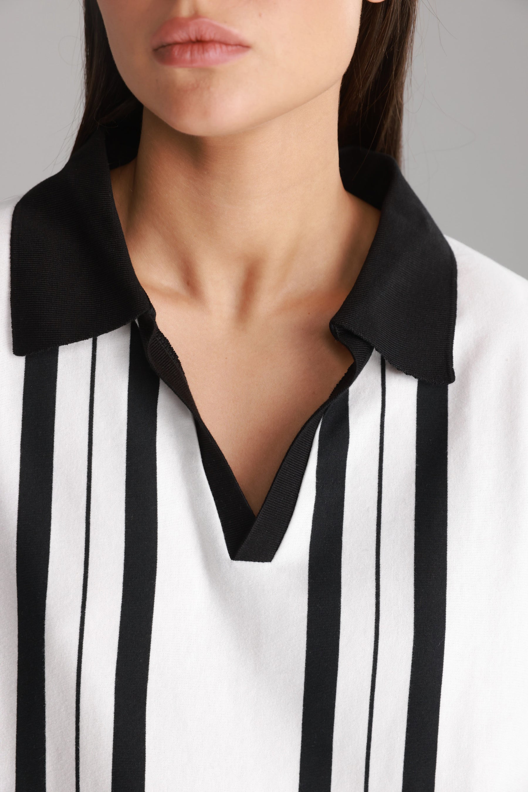 חולצת לינה פסים לבן/שחור