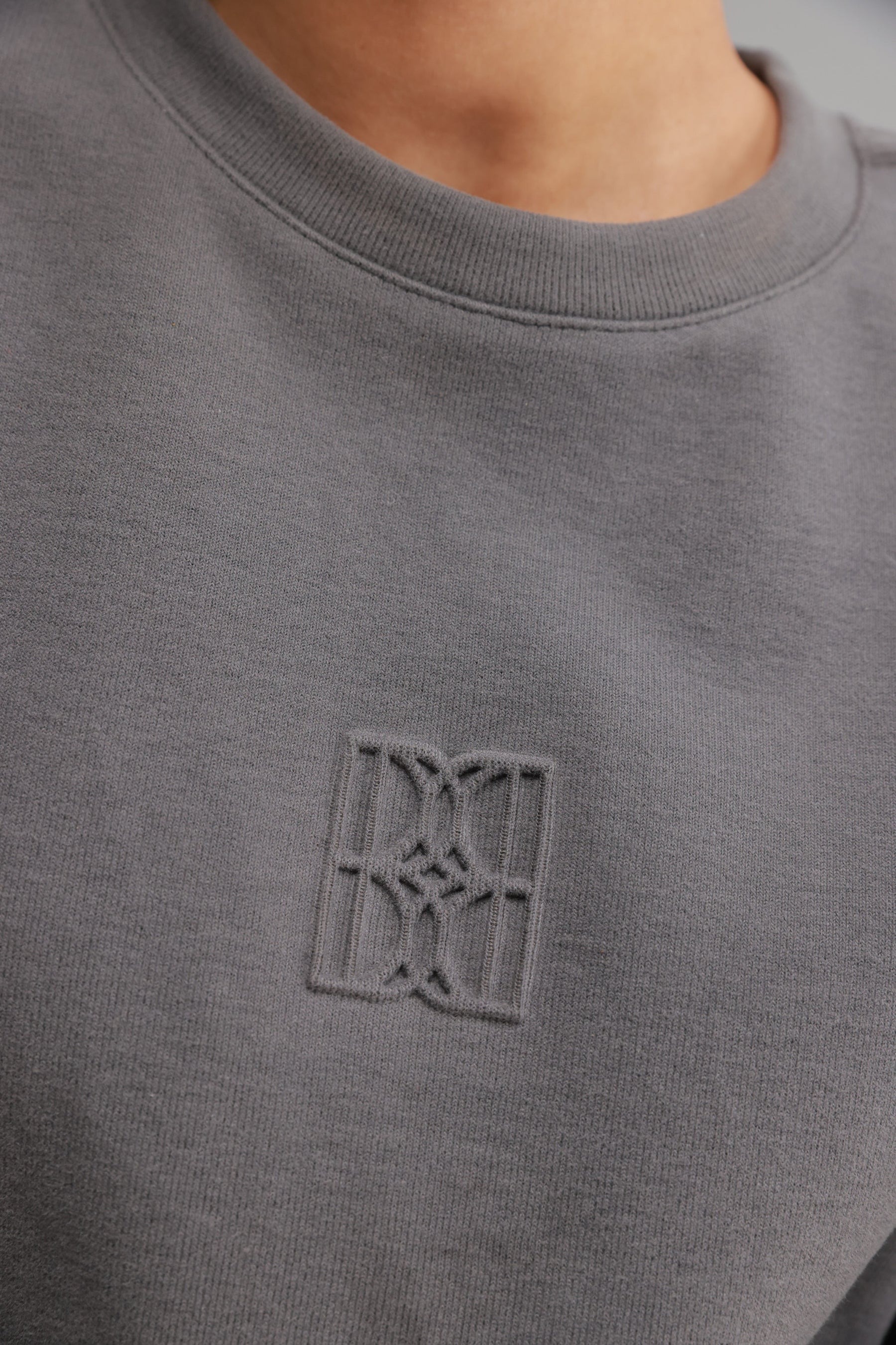 חליפת אדיסון אפור כהה