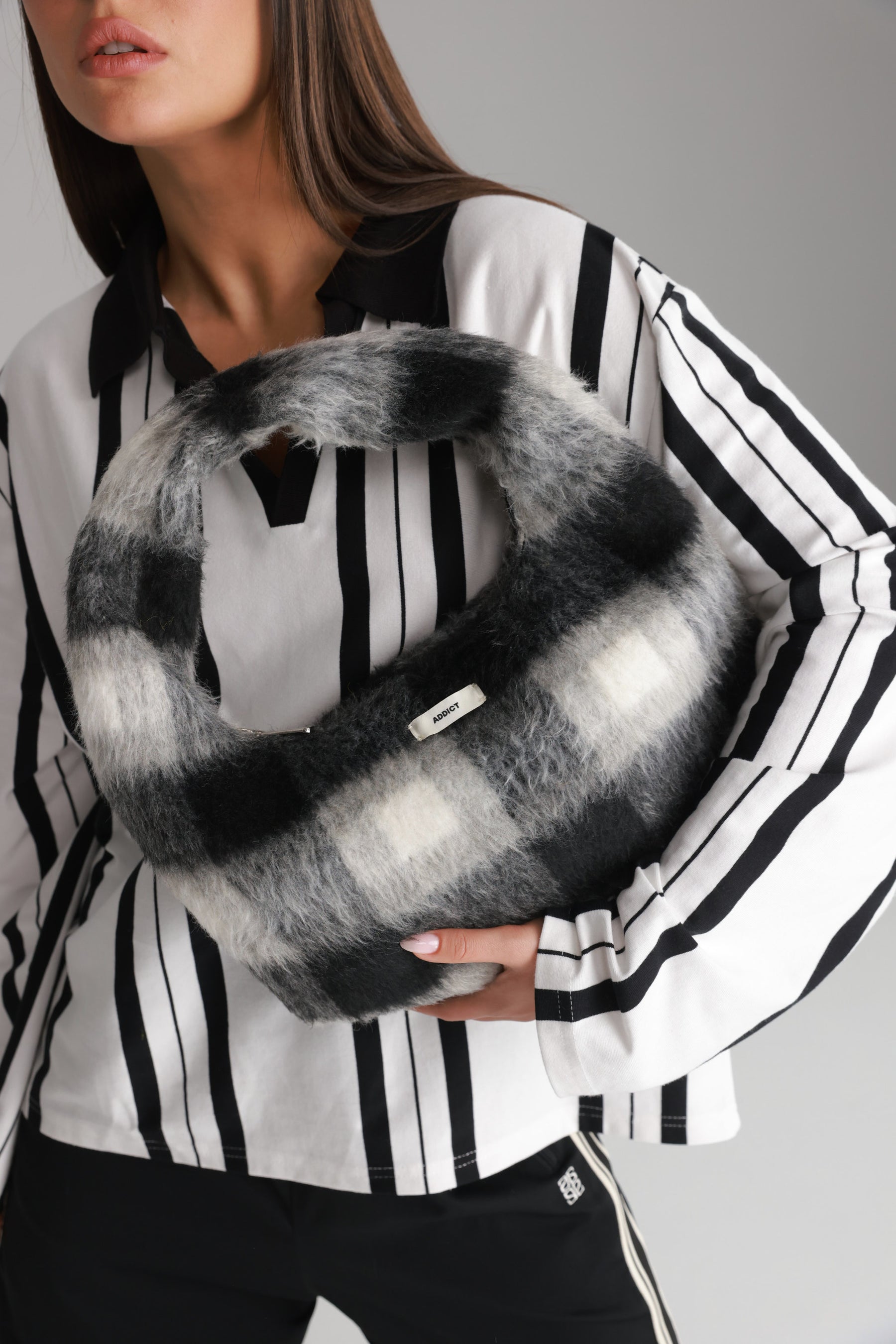 תיק איזבל משבצות שחור