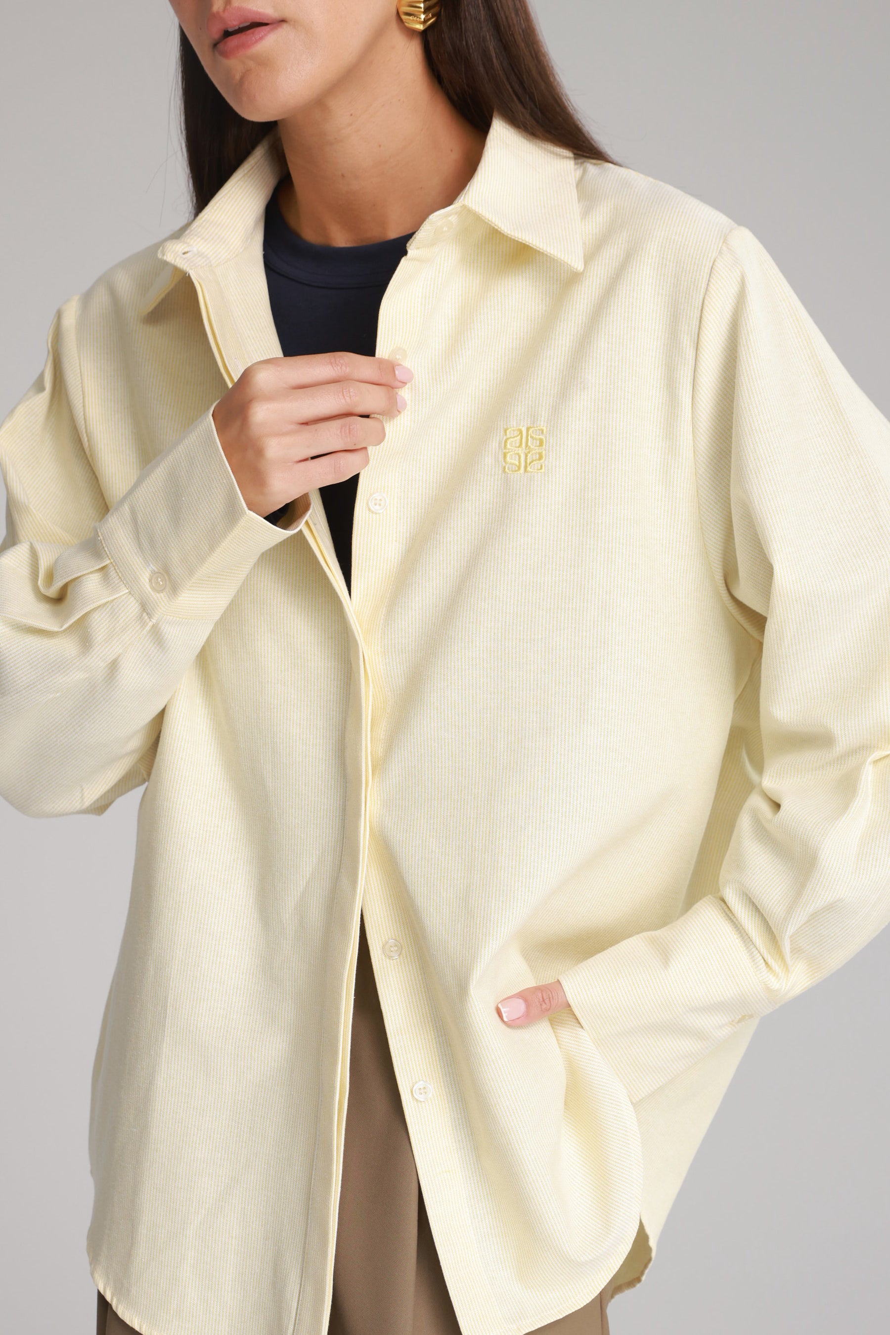 חולצת קיילי מכופתרת צהובה