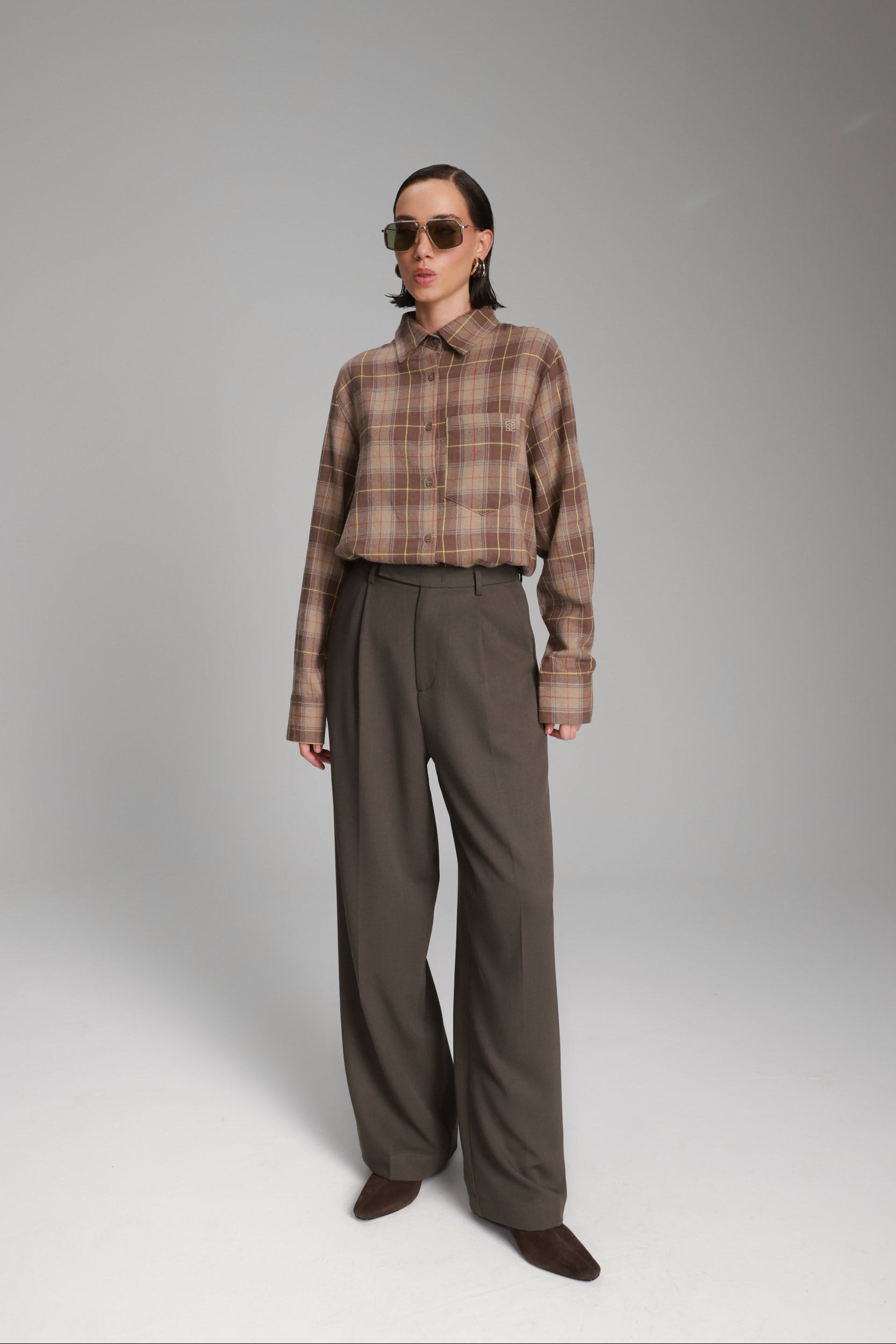 חולצת מאדי מכופתרת חום/בז'