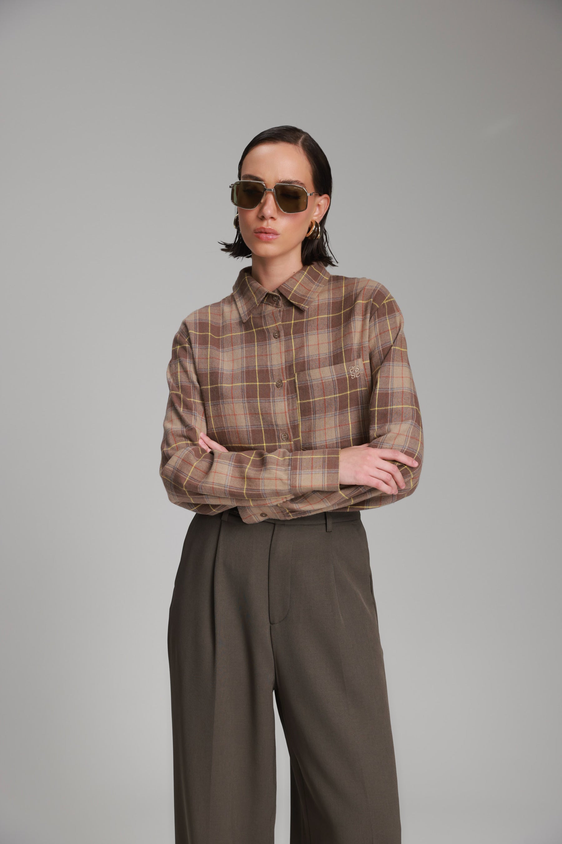 חולצת מאדי מכופתרת חום/בז'