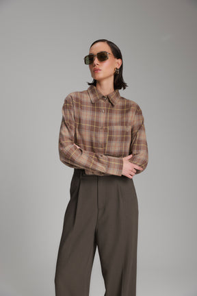 חולצת מאדי מכופתרת חום/בז'