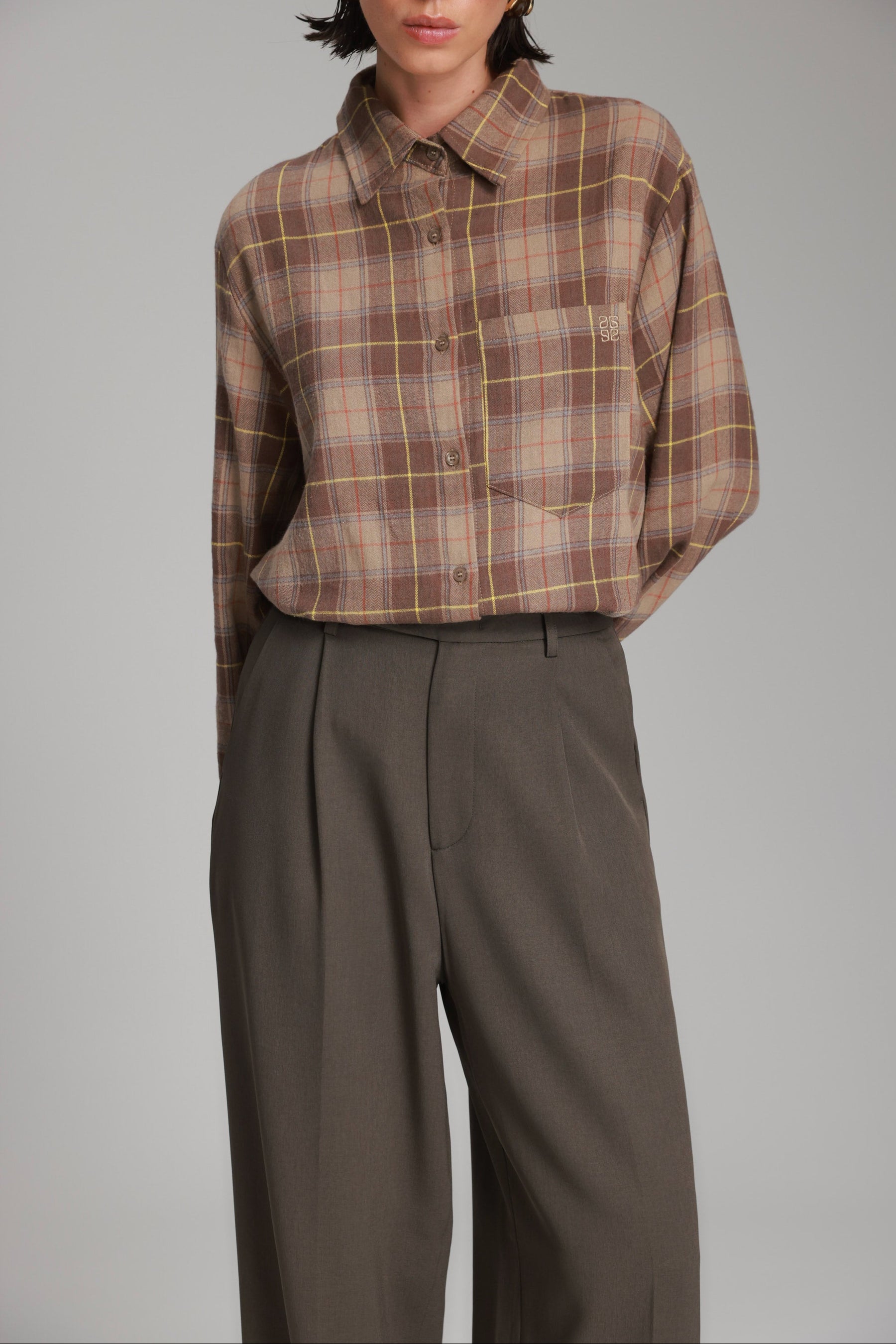 חולצת מאדי מכופתרת חום/בז'