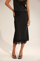 חצאית בלן שחורה