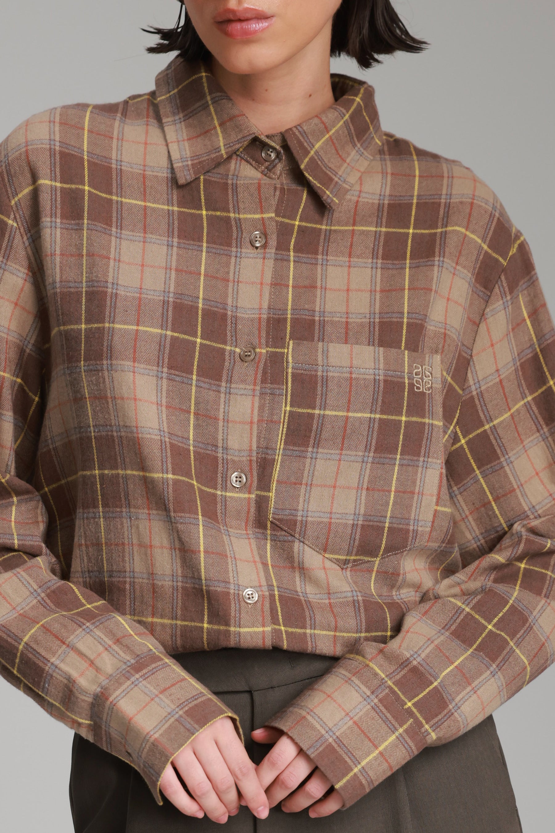 חולצת מאדי מכופתרת חום/בז'