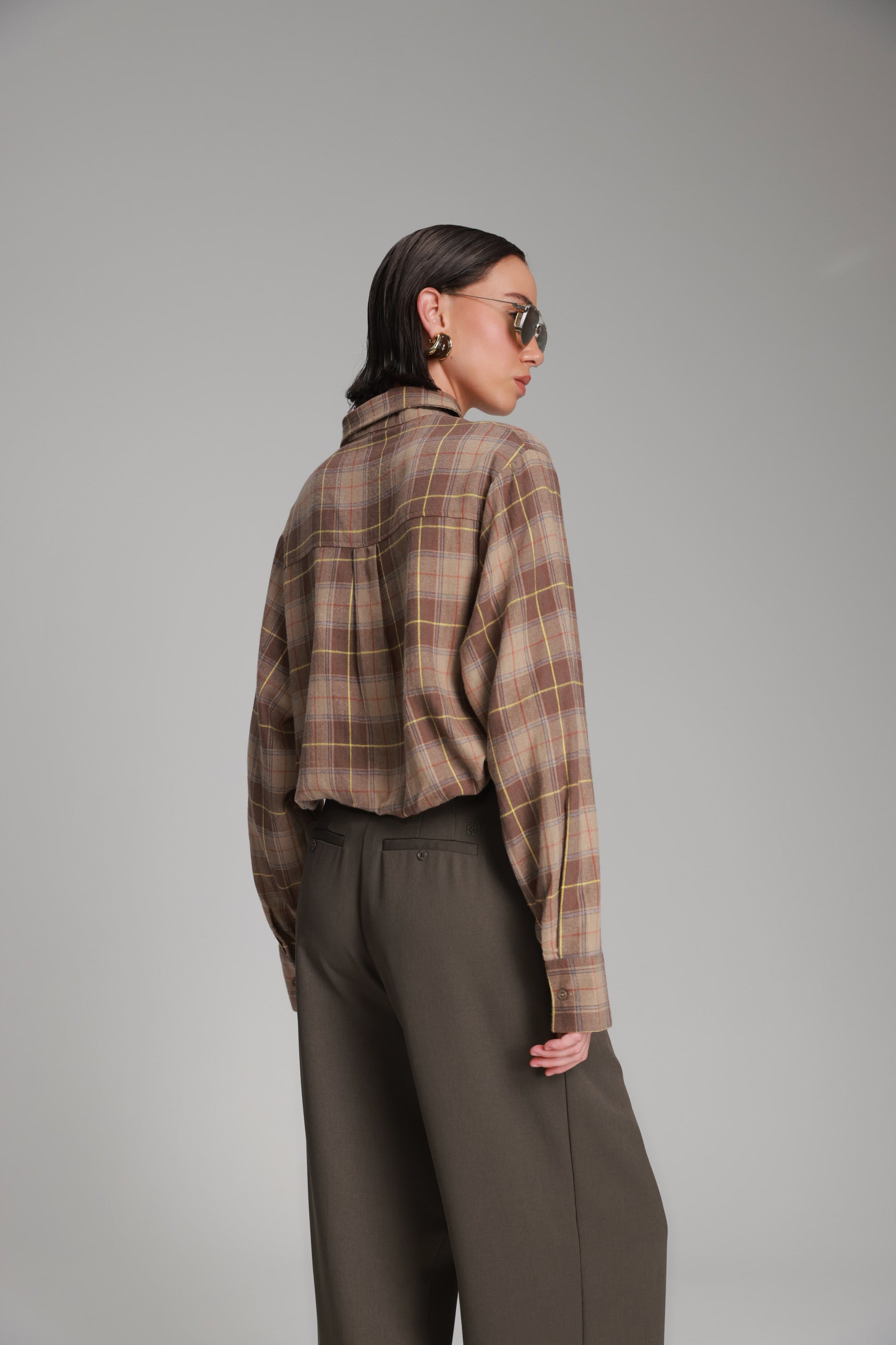 חולצת מאדי מכופתרת חום/בז'