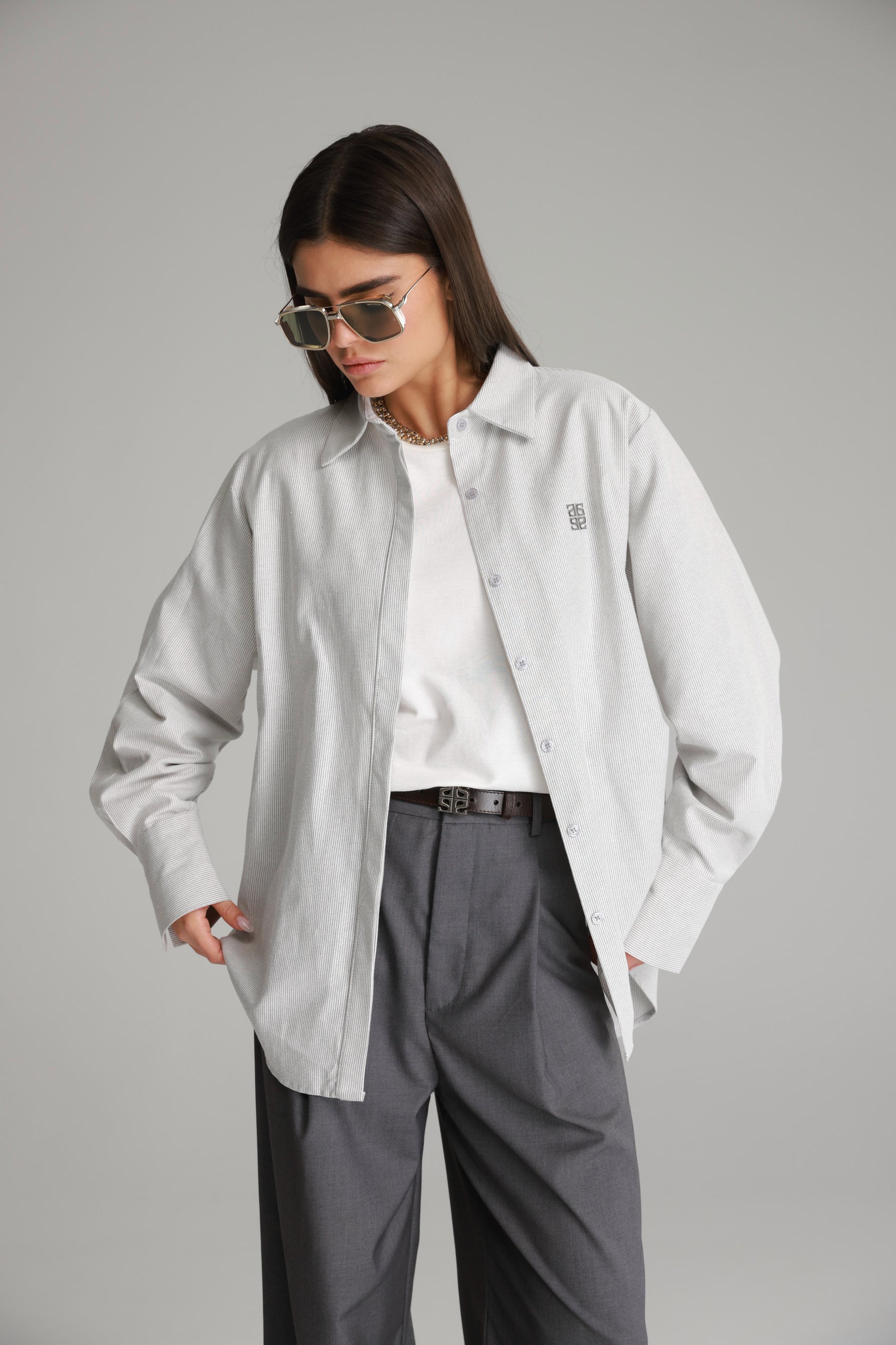 חולצת קיילי מכופתרת אפורה