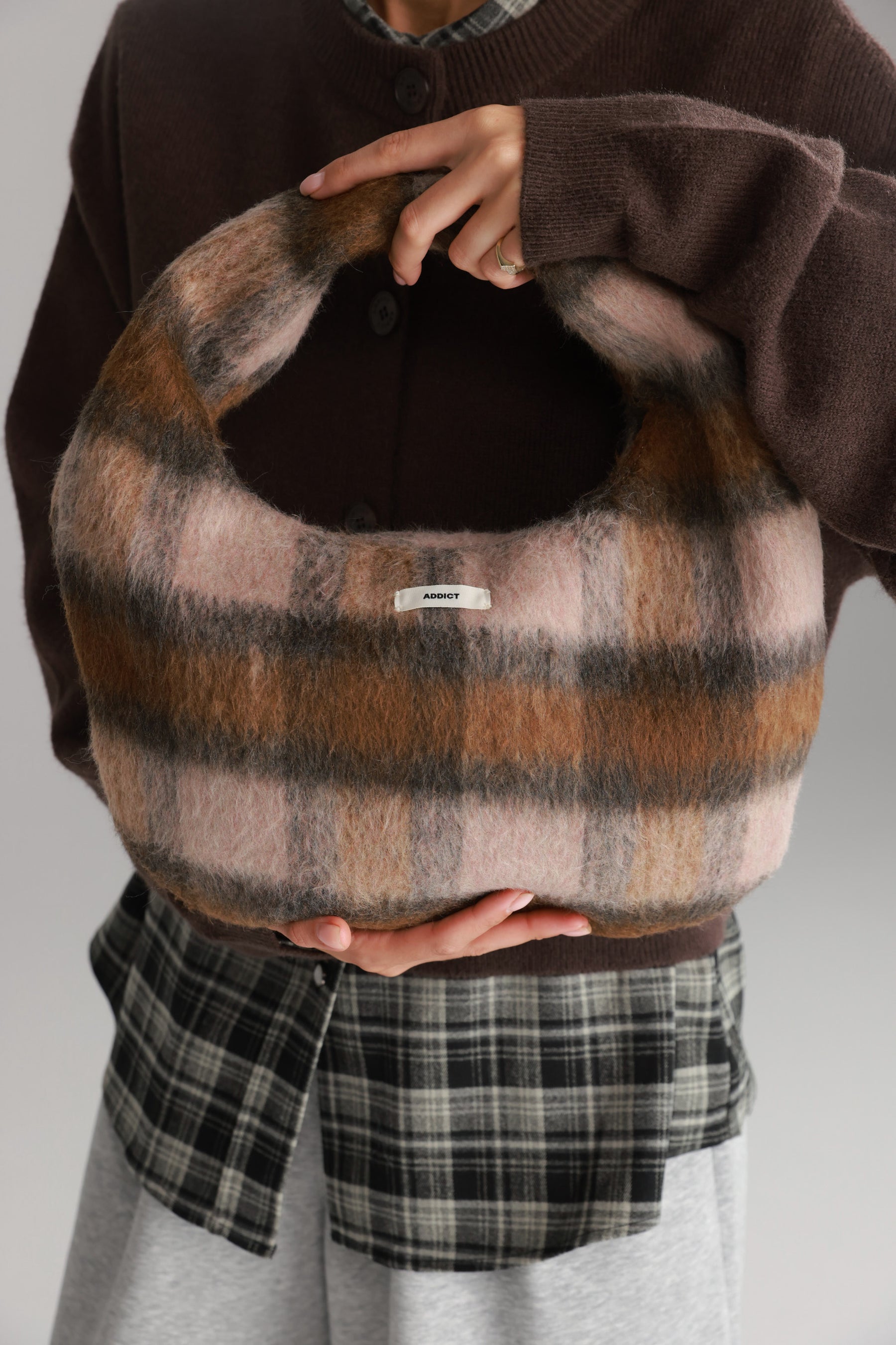 תיק איזבל משבצות חום