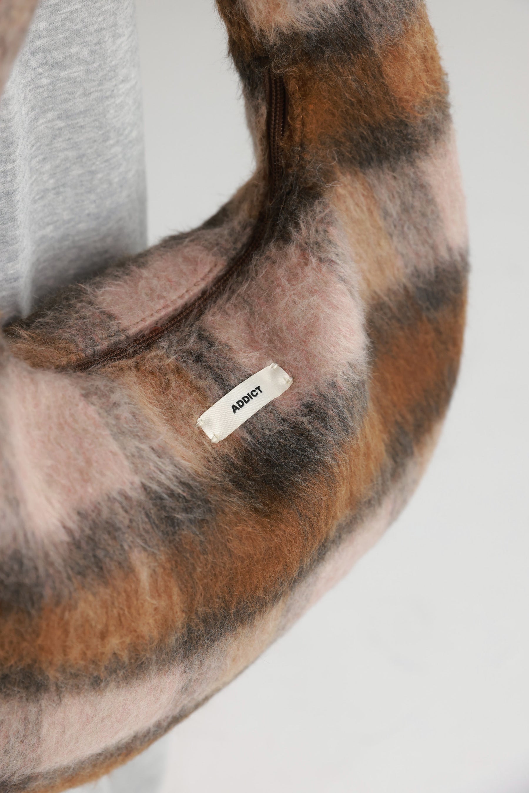 תיק איזבל משבצות חום