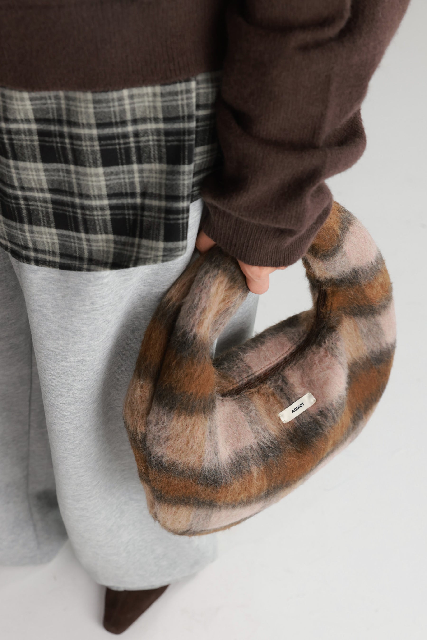 תיק איזבל משבצות חום