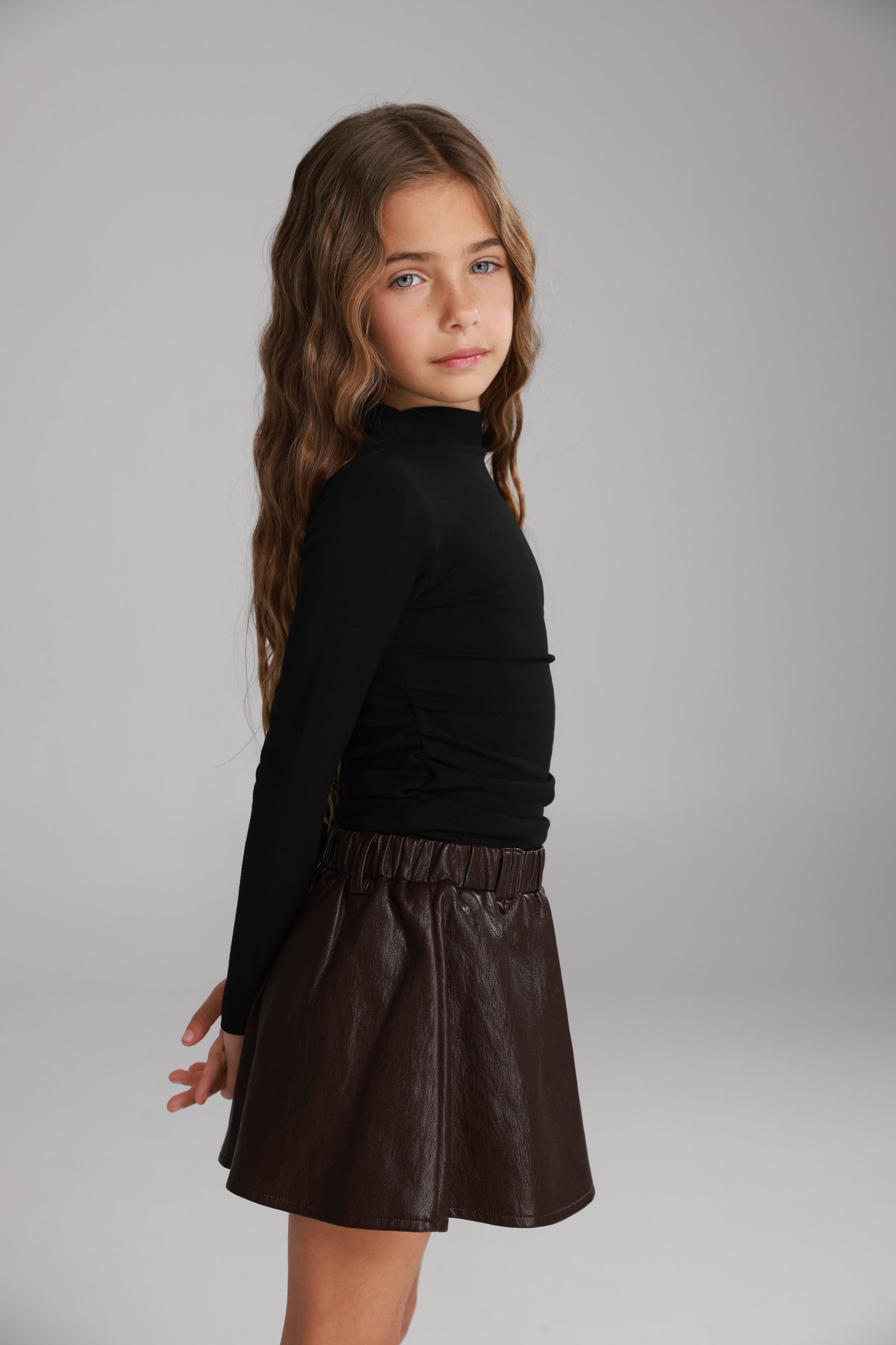 חולצת סטיק שחורה