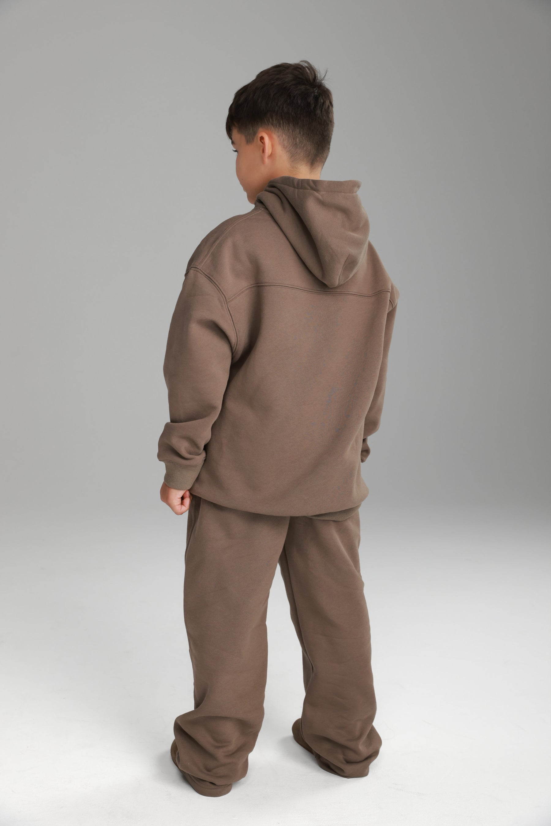 חליפת שון חאקי