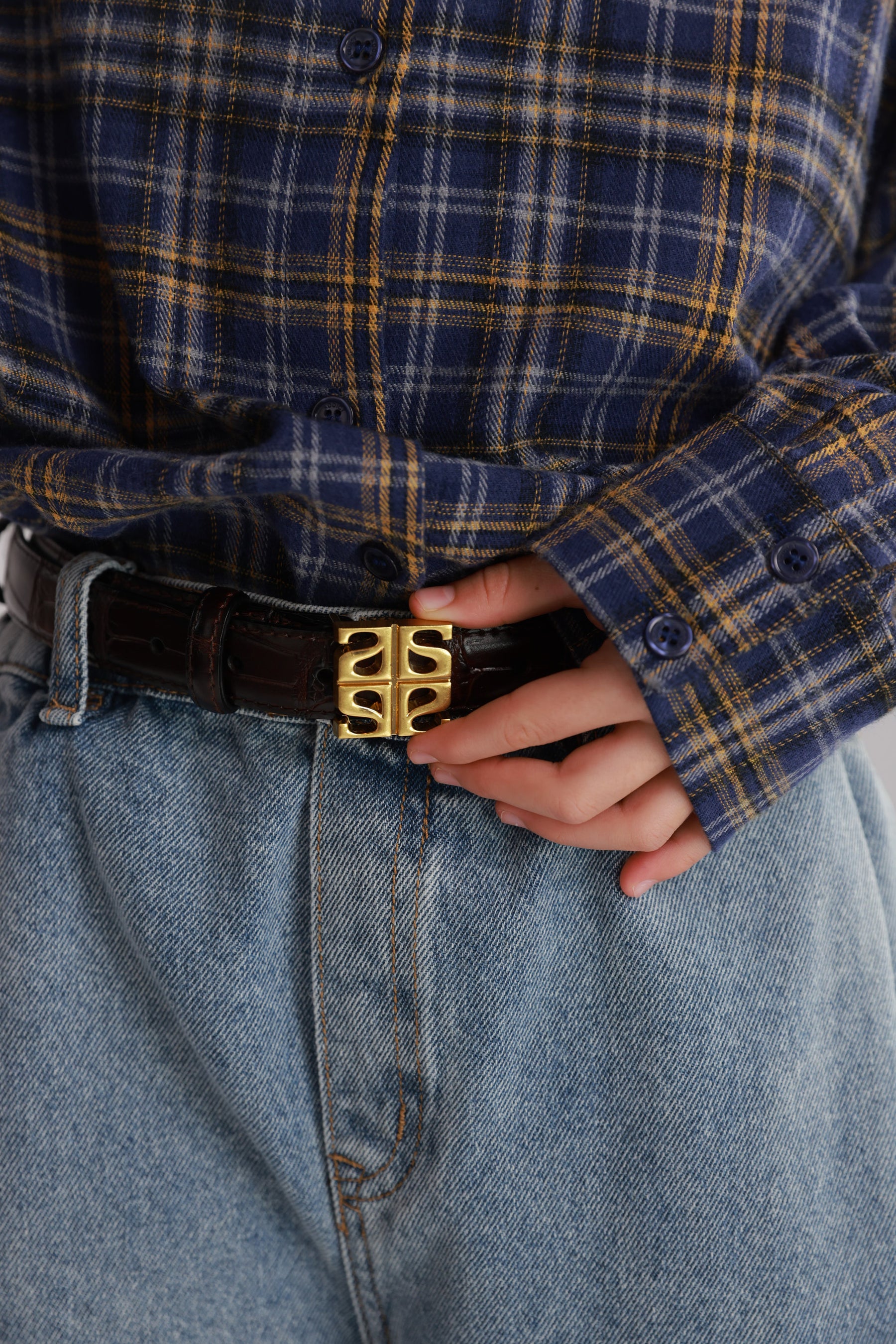 חגורת היילי חום כהה אבזם זהב