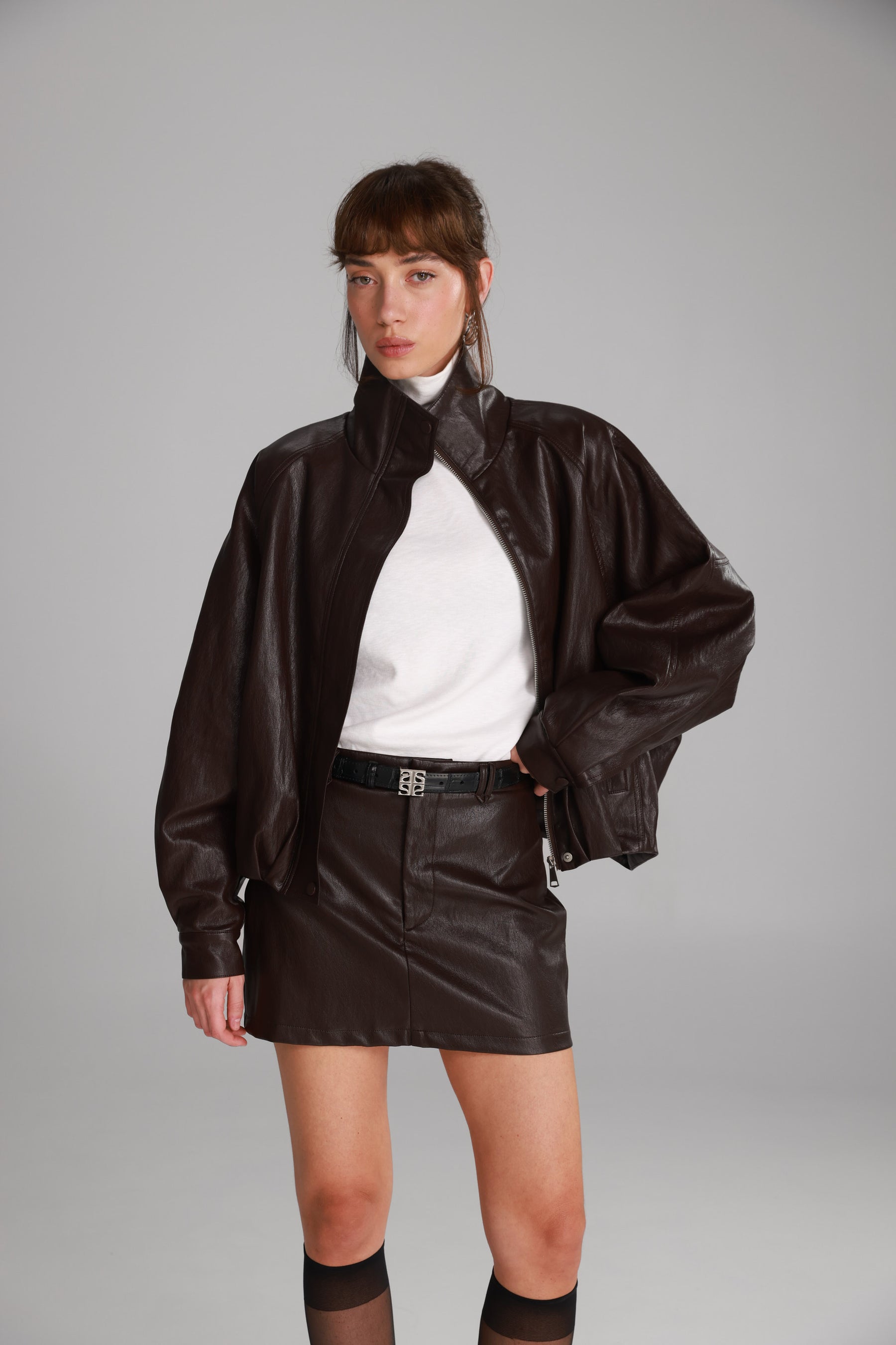 חצאית מיני ג'וליה דמוי עור בורדו