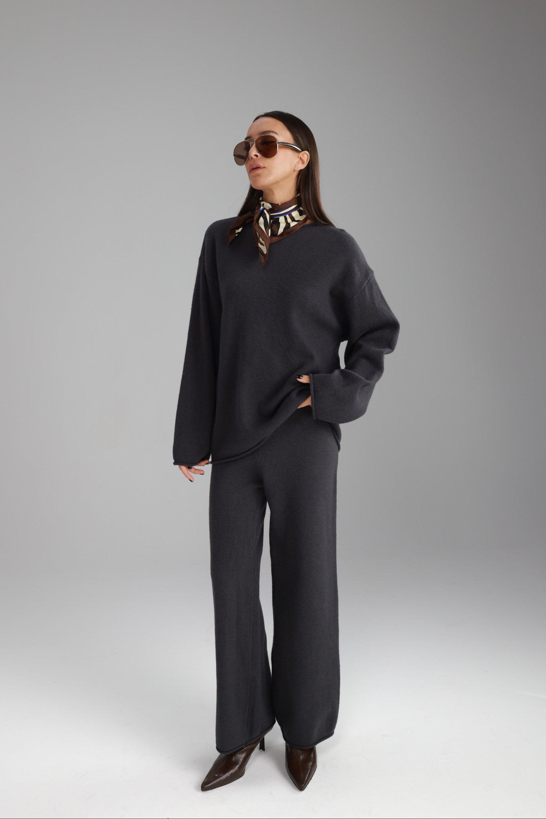 חליפת סריג מיגל אפור כהה