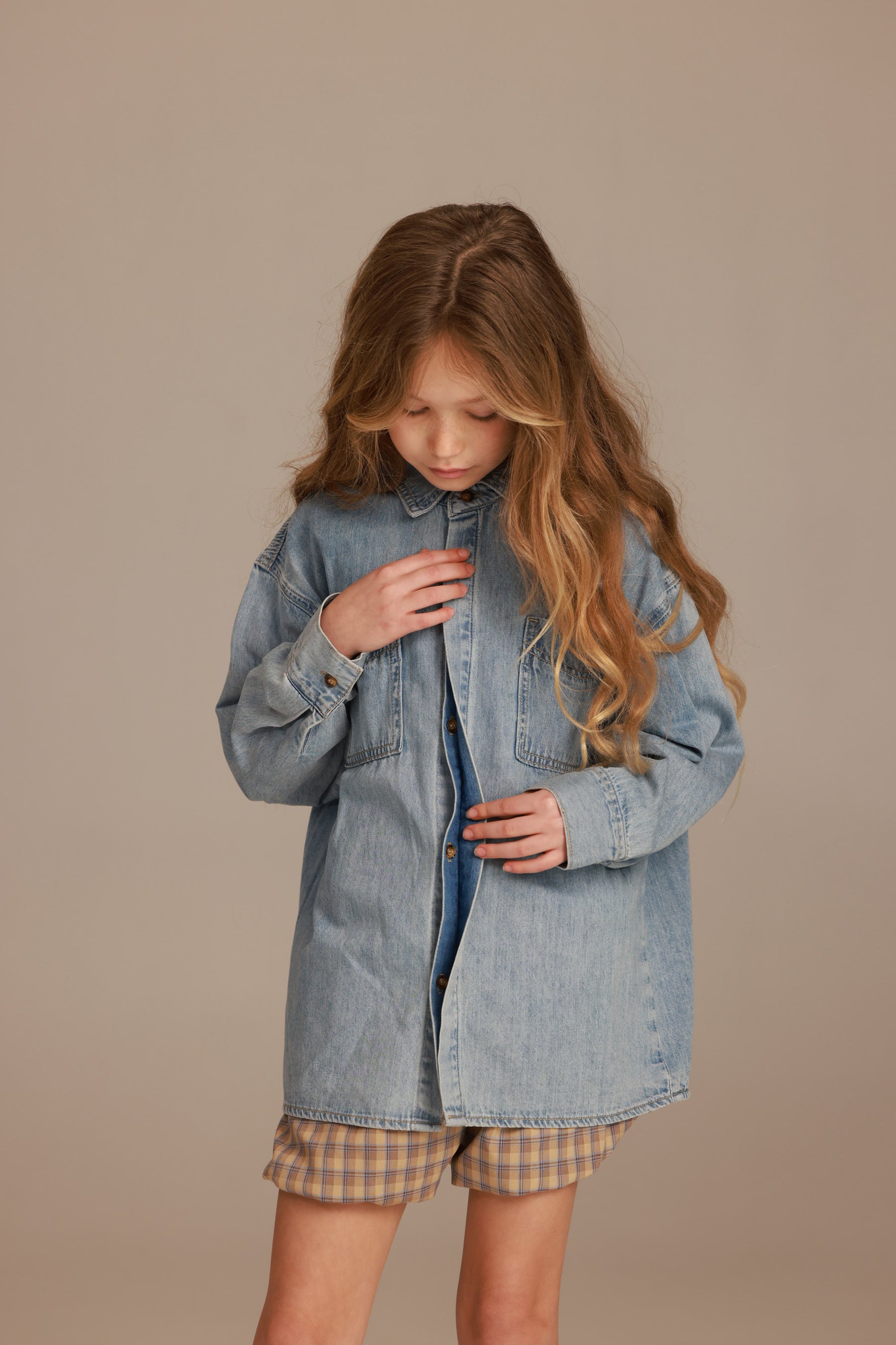 חולצת רבל מכופתרת ג'ינס כחול בהיר