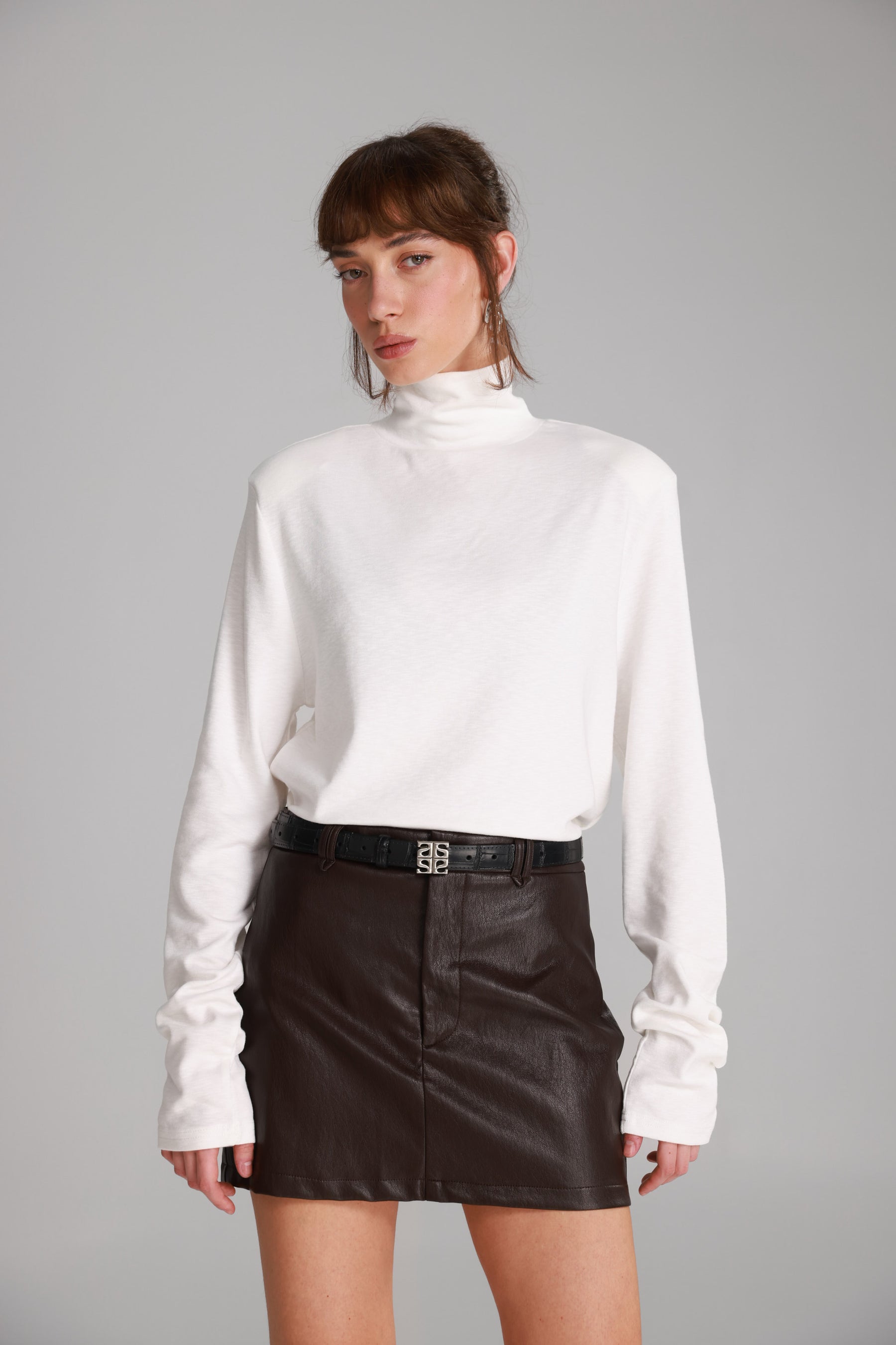 חולצת דיילי לבנה