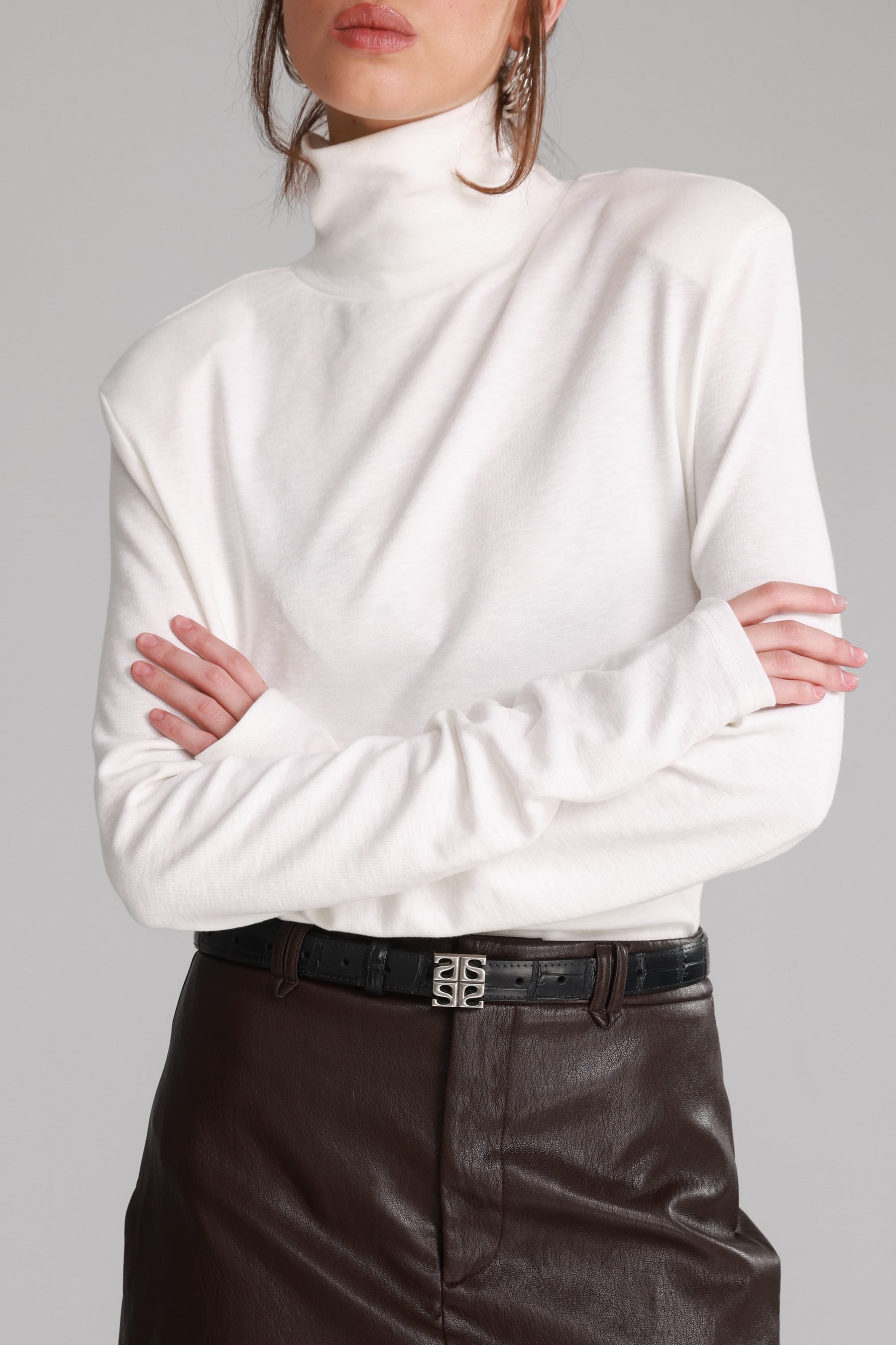 חולצת דיילי לבנה