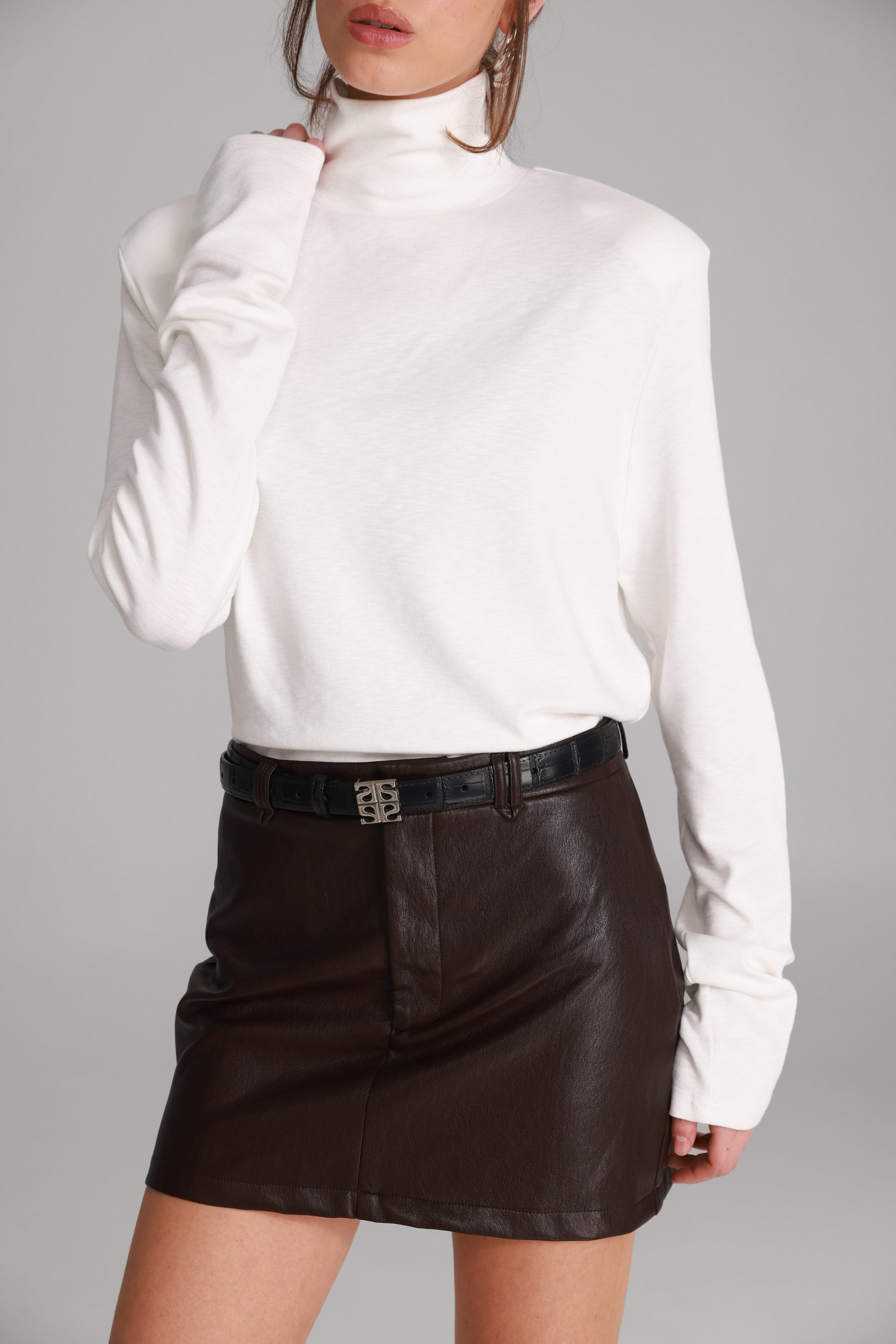 חולצת דיילי לבנה