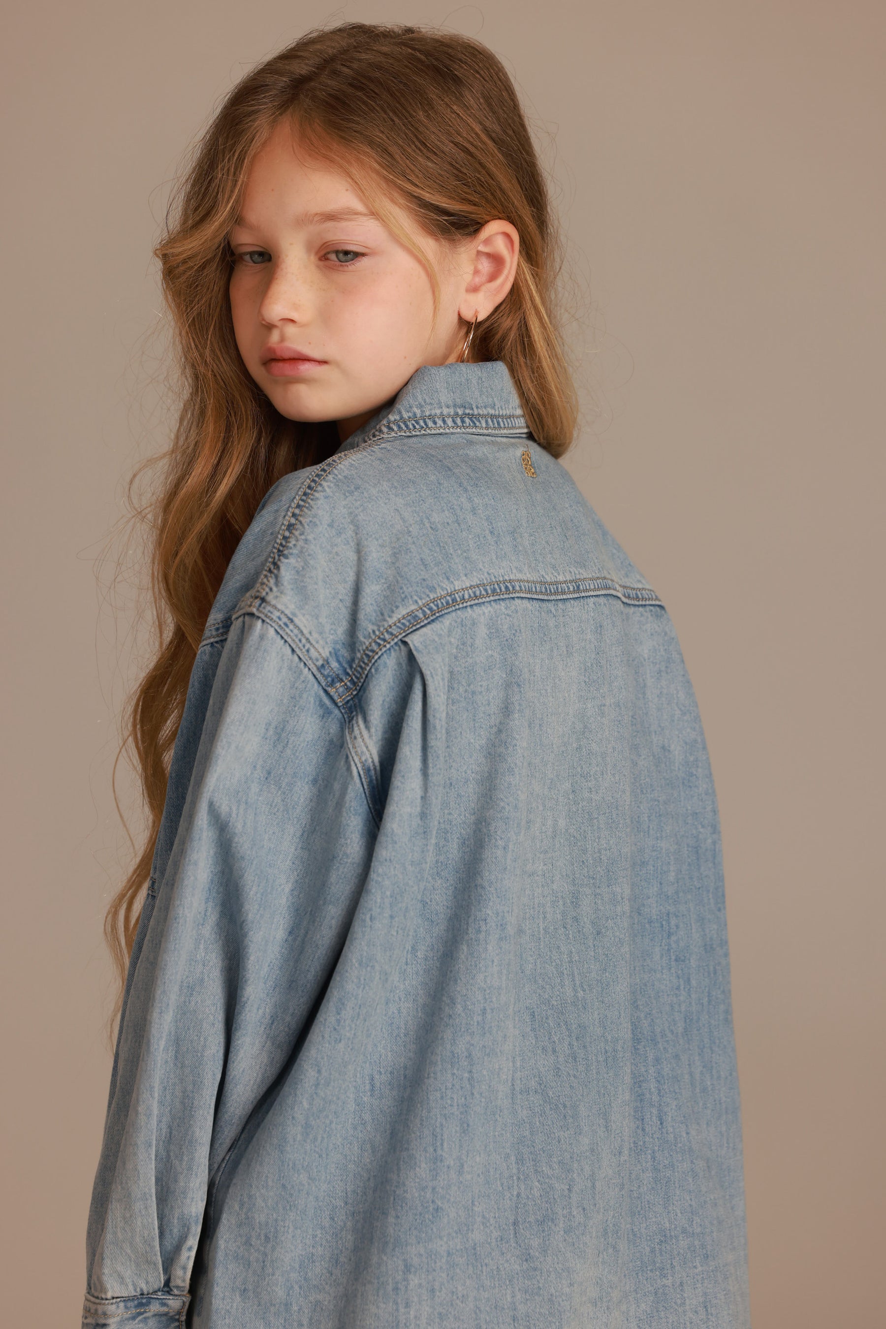 חולצת רבל מכופתרת ג'ינס כחול בהיר