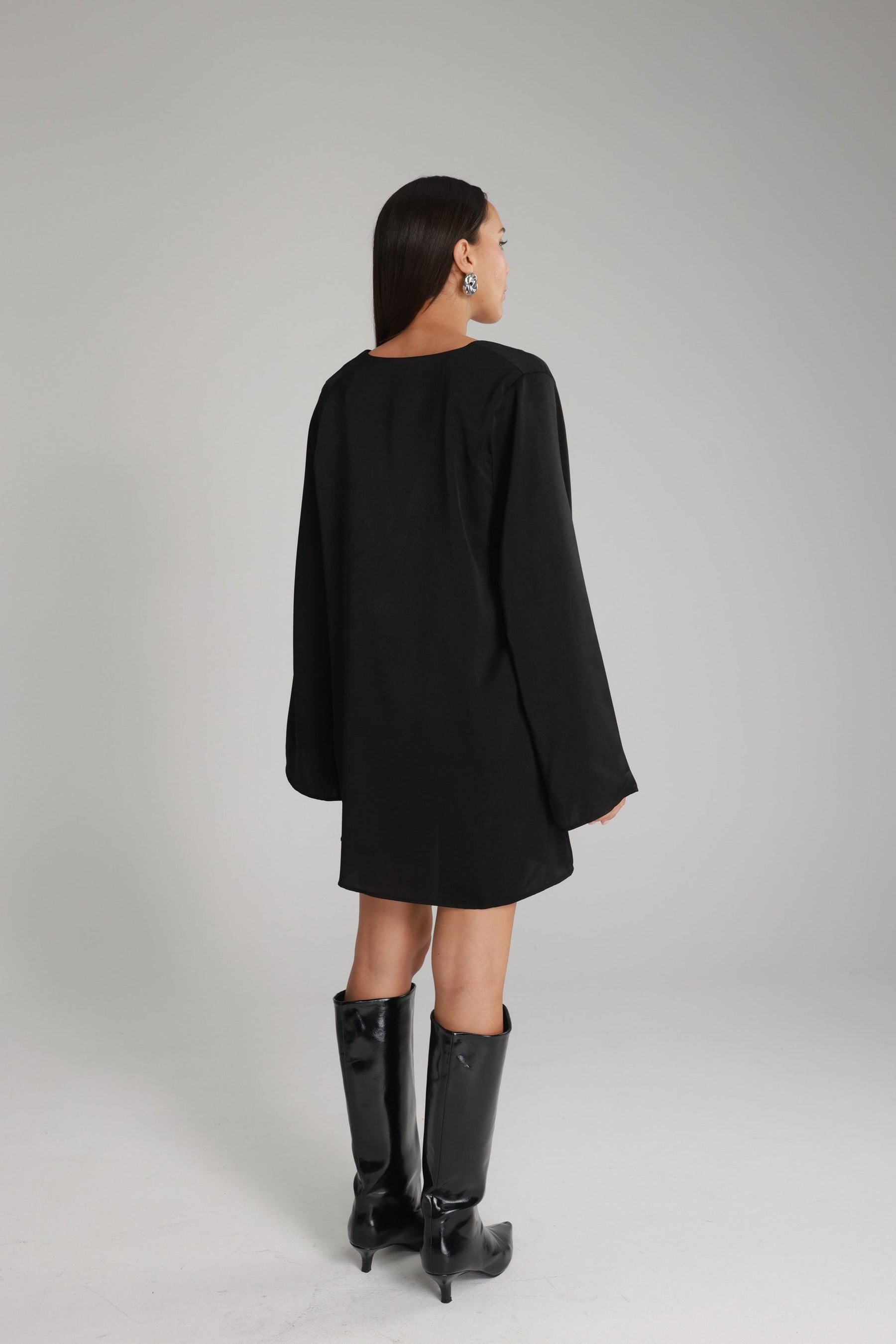 שמלת אניה שחורה