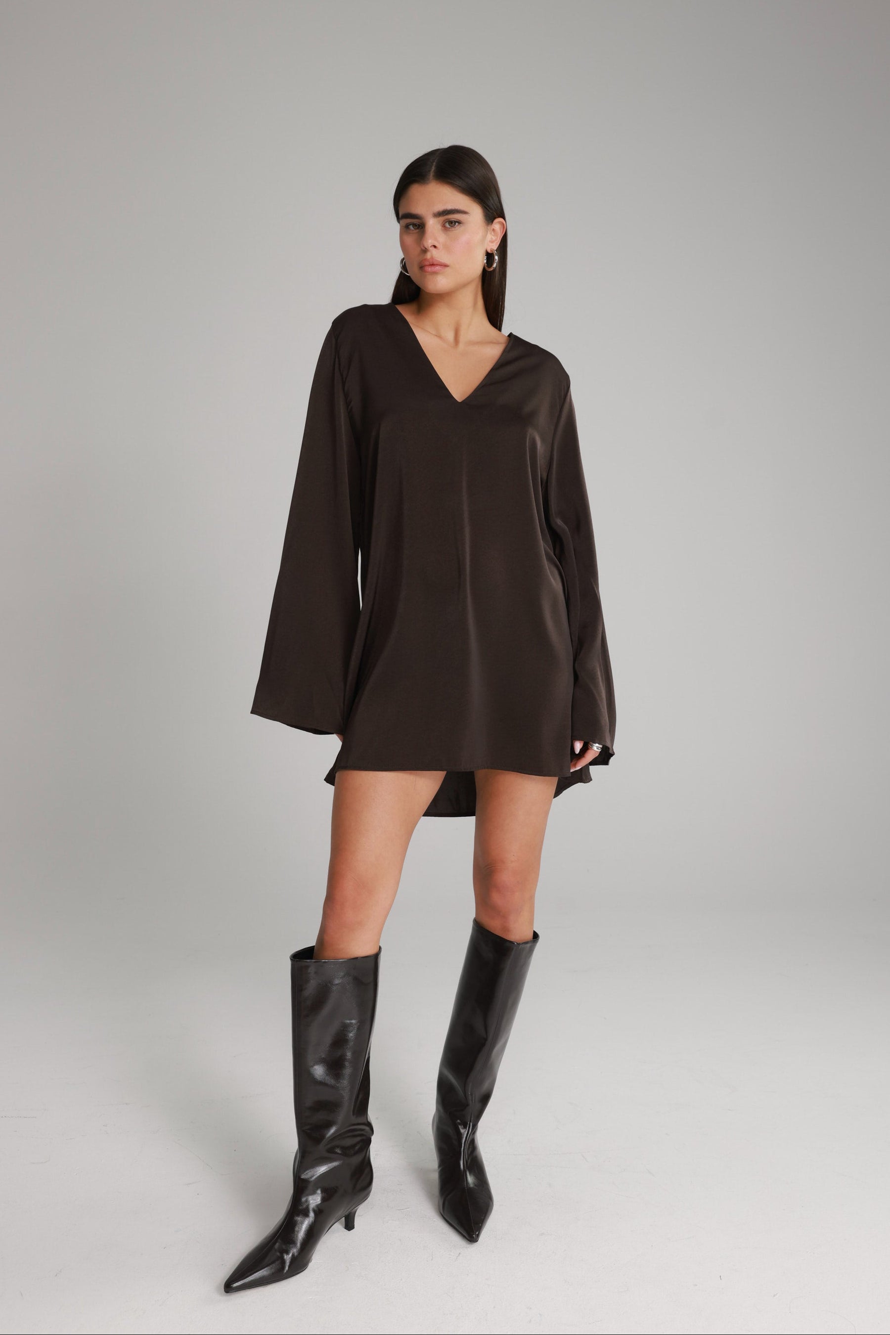 שמלת אניה חום כהה